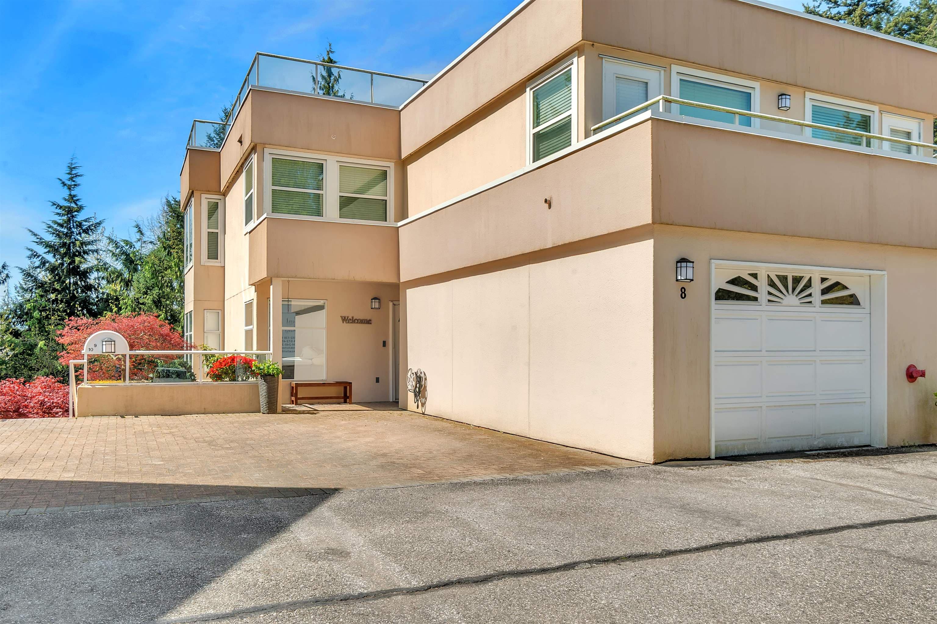 8 - 2425 Edgemont Boulevard, North Vancouver