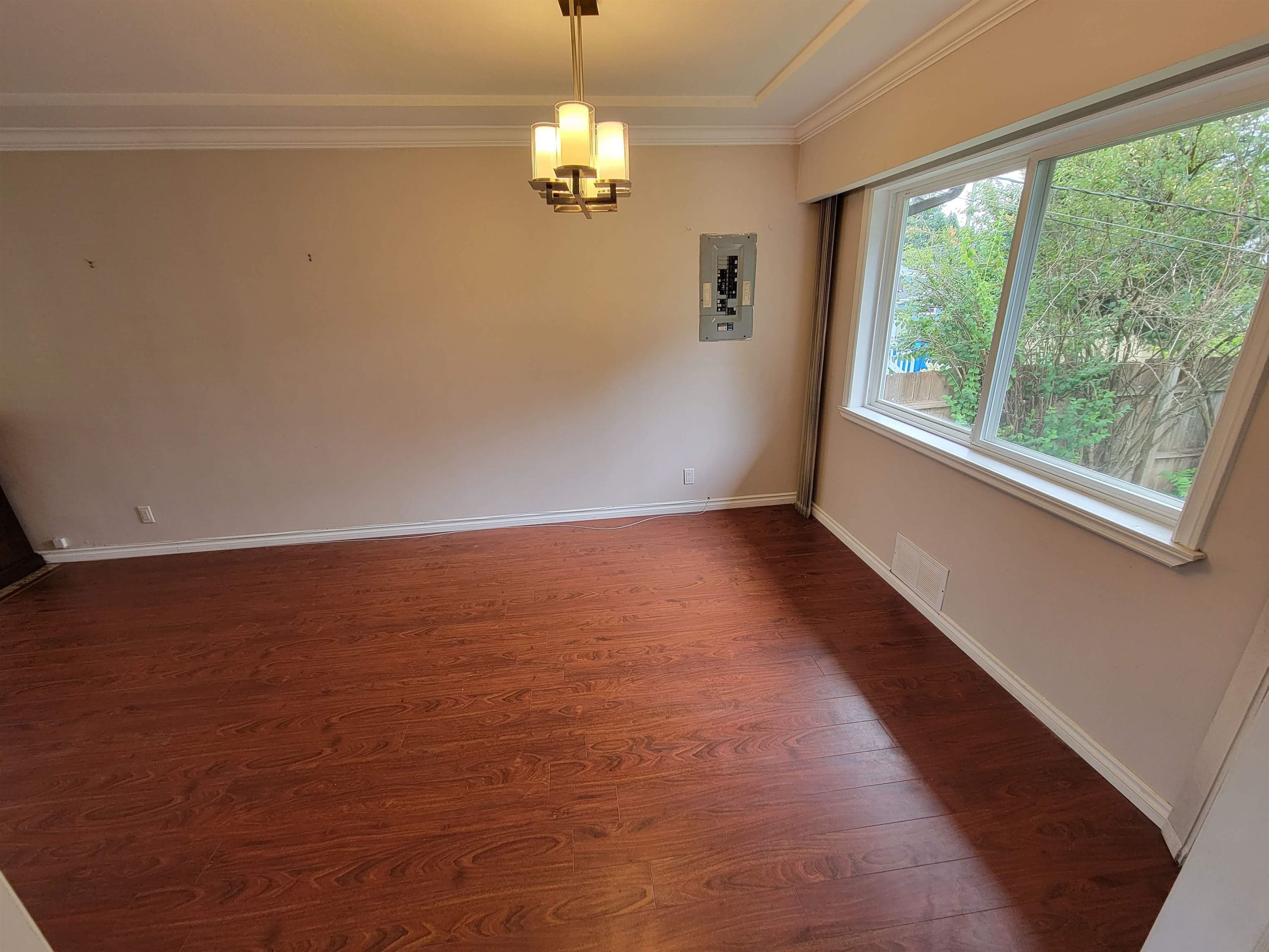 8374 11th Avenue, Burnaby, V3N 2P4 — photo 2