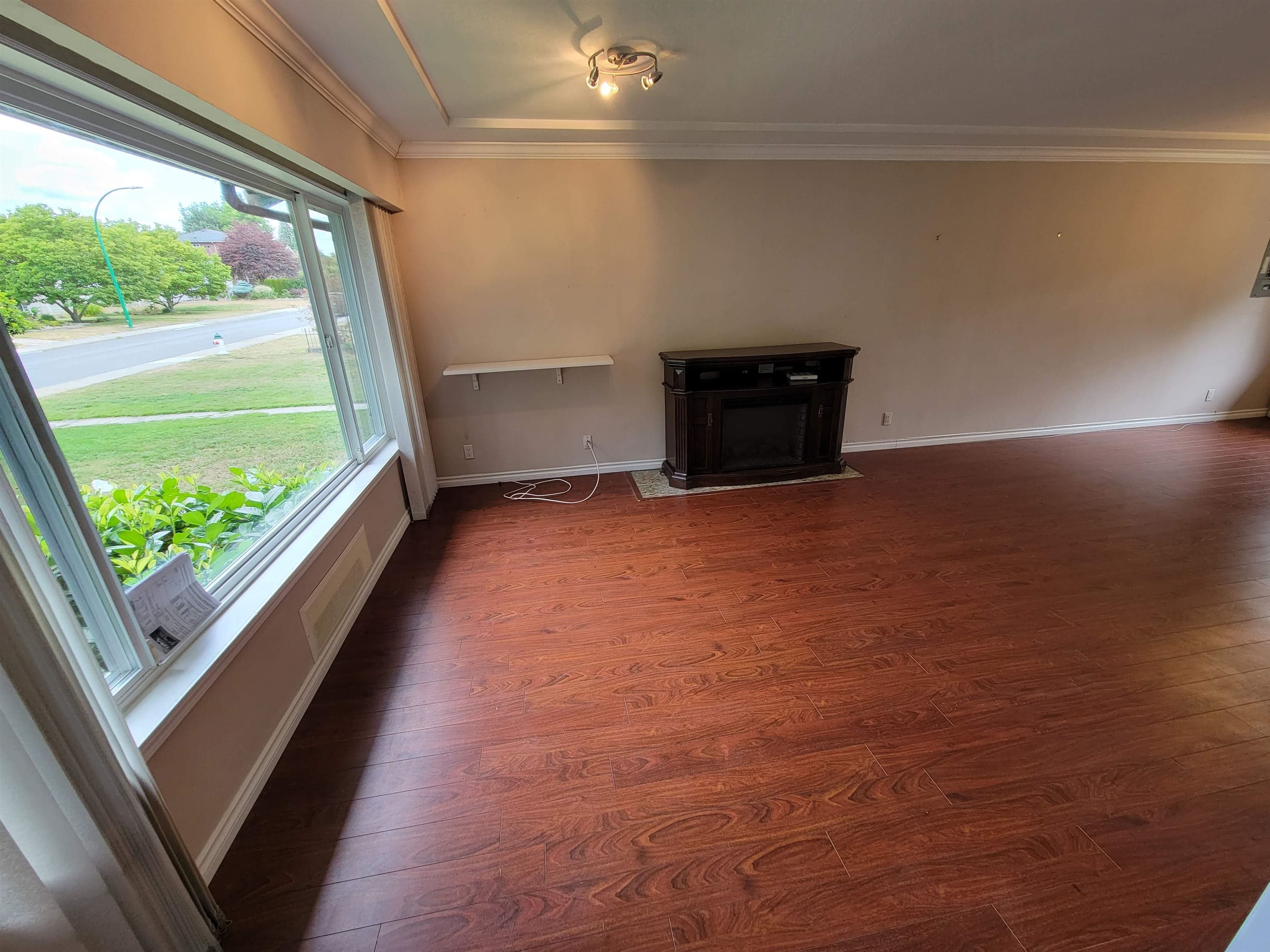 8374 11th Avenue, Burnaby