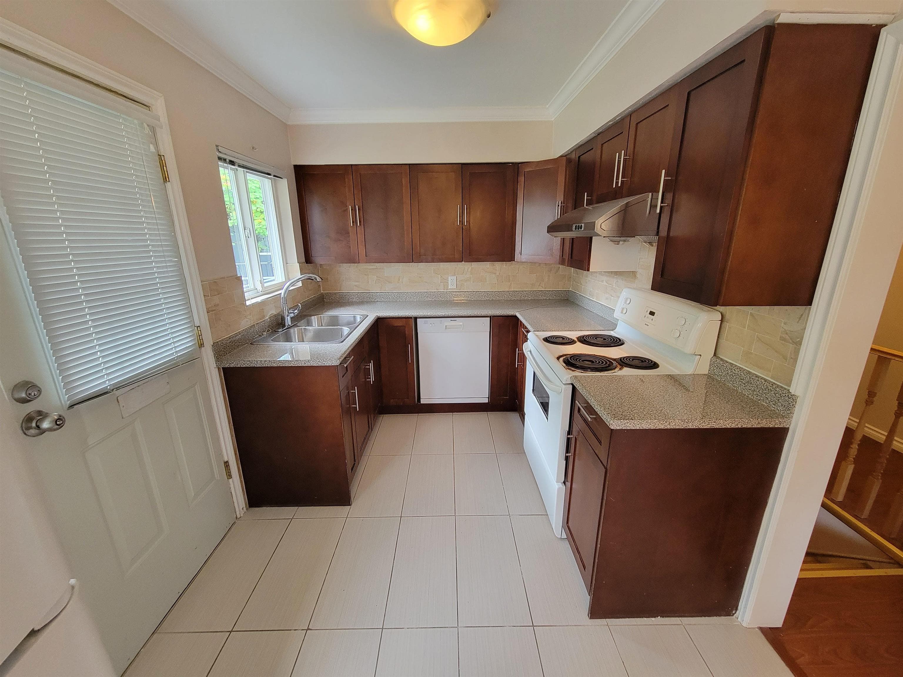 8374 11th Avenue, Burnaby, V3N 2P4 — photo 4