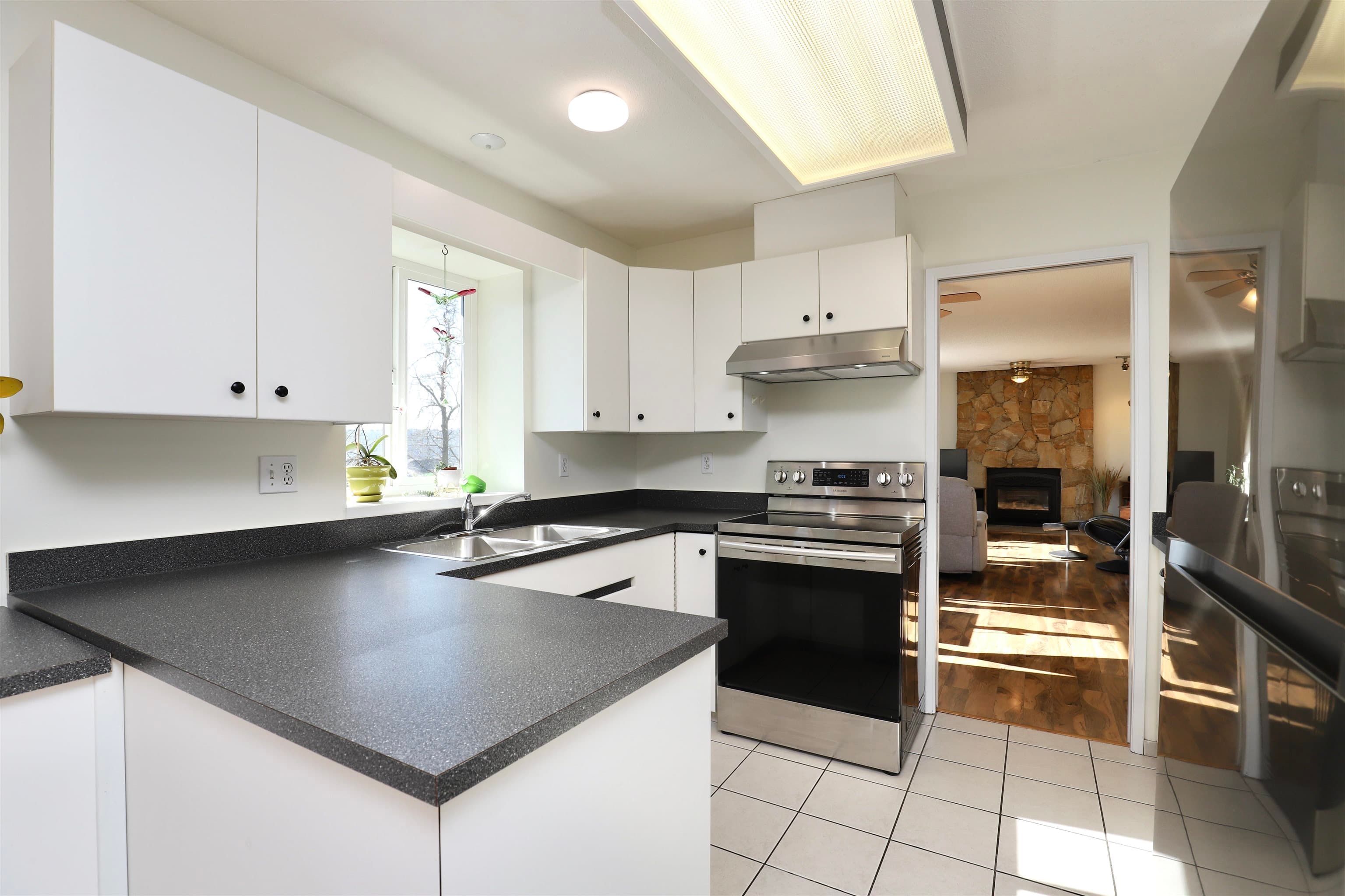93 Warrick Street, Coquitlam, V3K 5L3 — photo 3