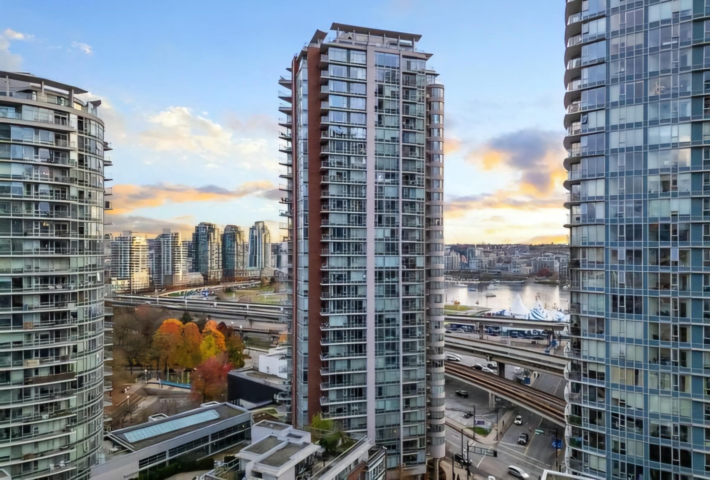 1607 - 688 Abbott Street, Vancouver, V6B 0B9 — photo 1
