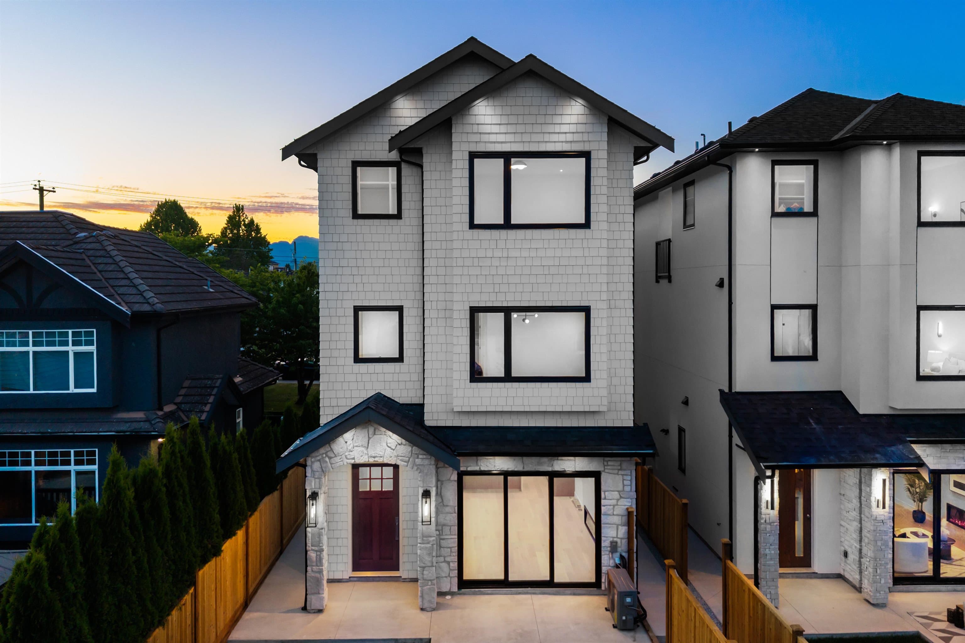 4 - 6682 Napier Street, Burnaby