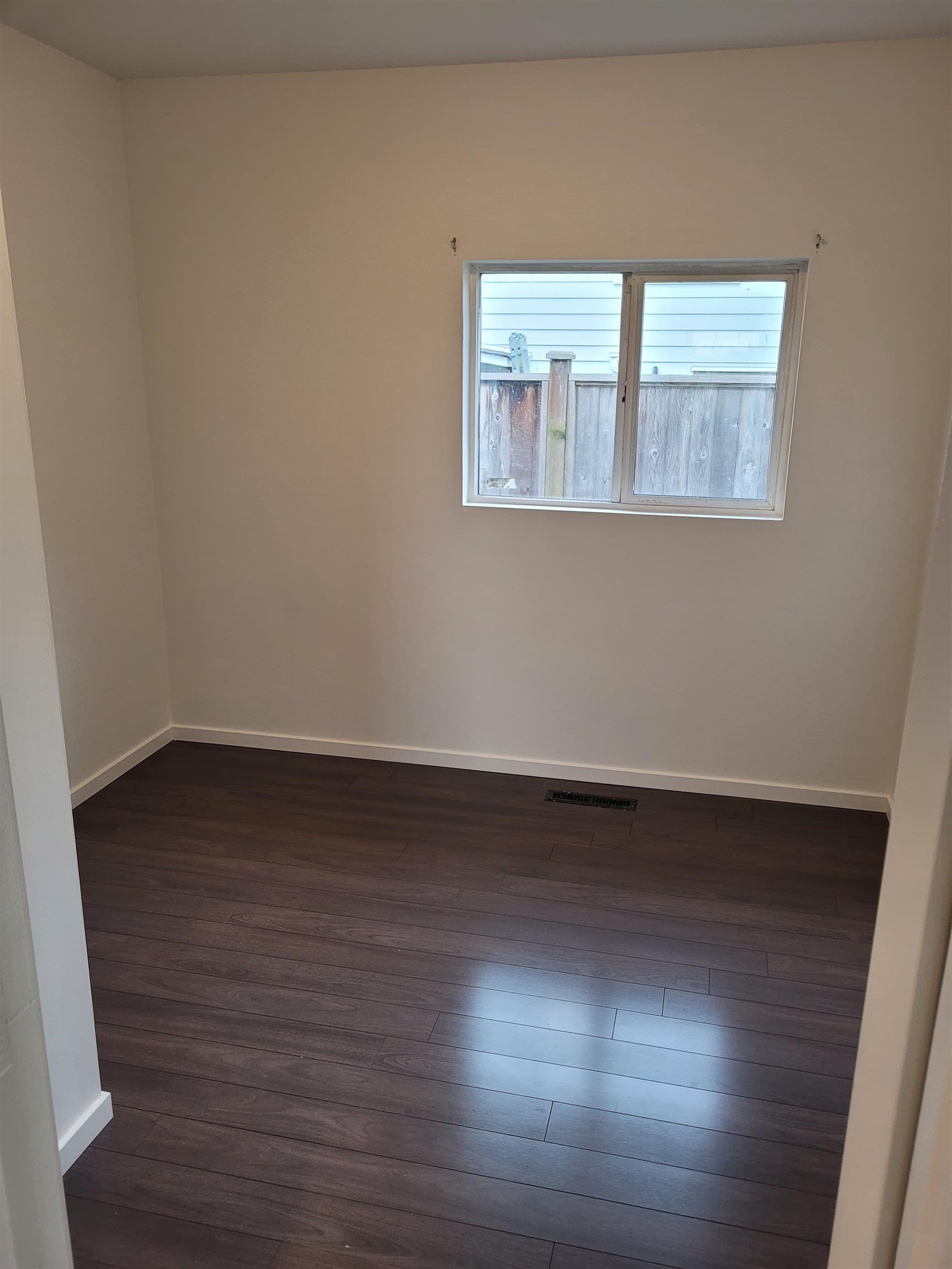 305 Marmont Street, Coquitlam, V3K 4P9 — photo 4