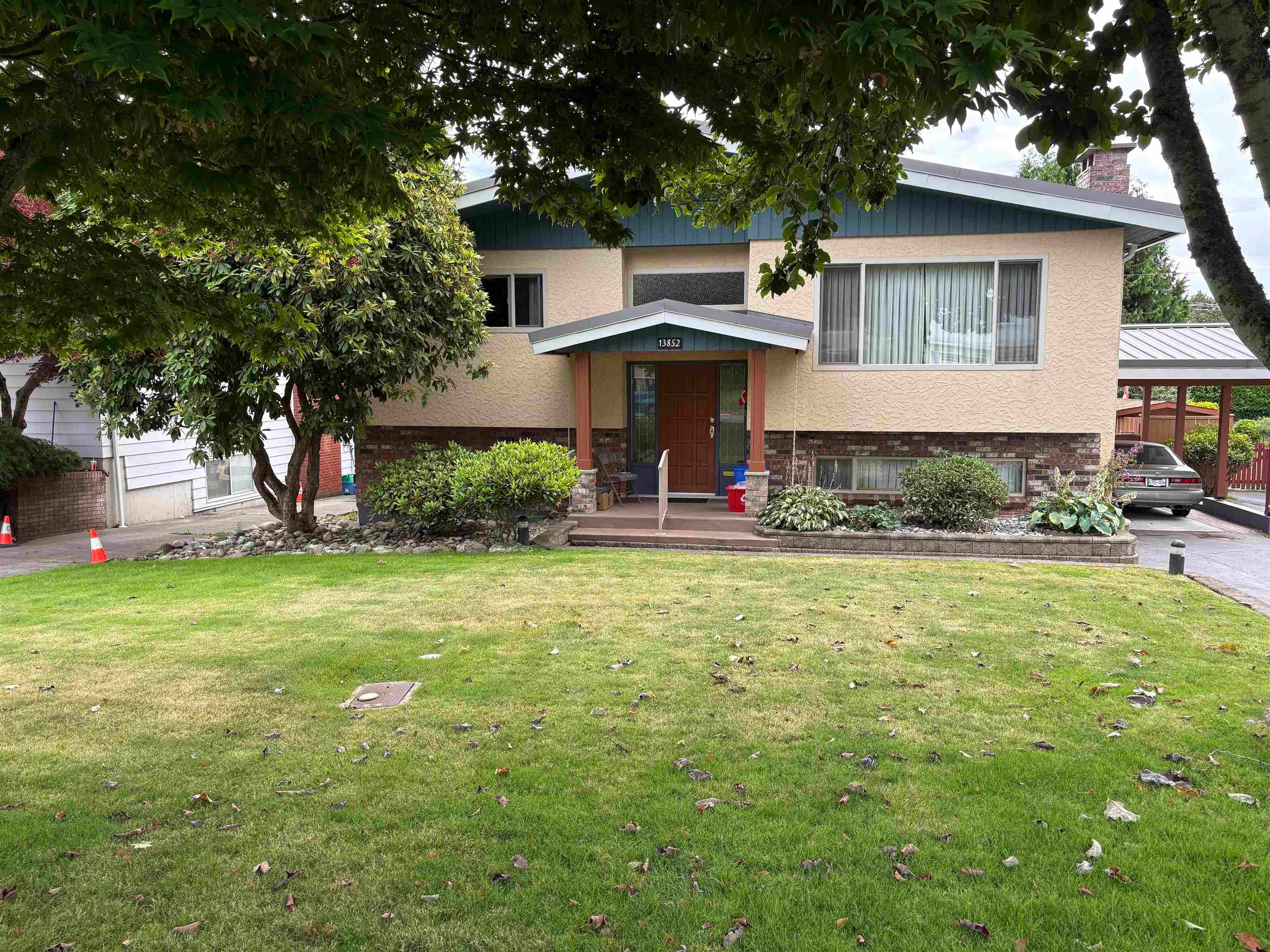 13852 Malabar Avenue, White Rock, V4B 2X9 — photo 1