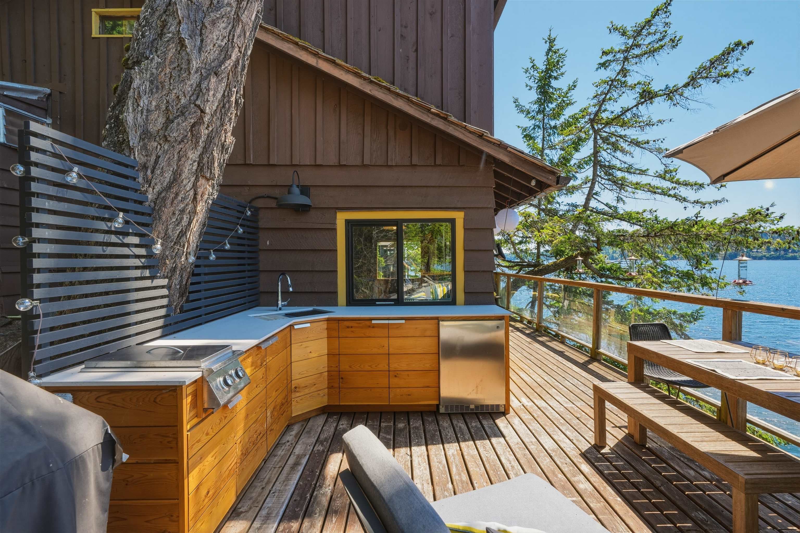 6075 Coracle Drive, Sechelt, V7Z 0C9 — photo 1