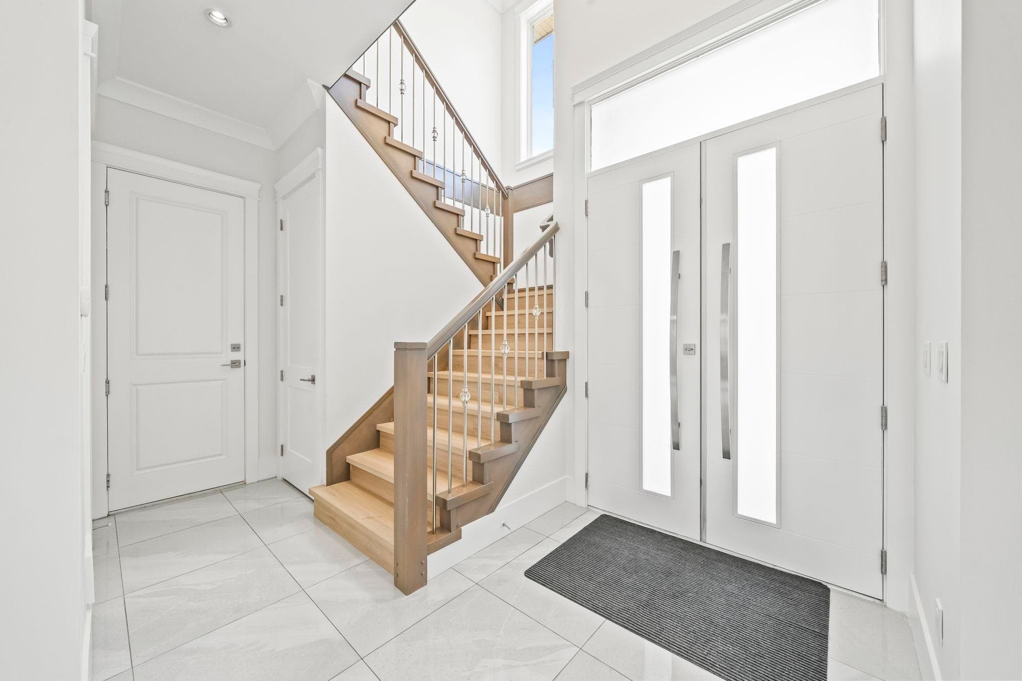6114 49b Avenue, Delta, V4K 1Z8 — photo 2