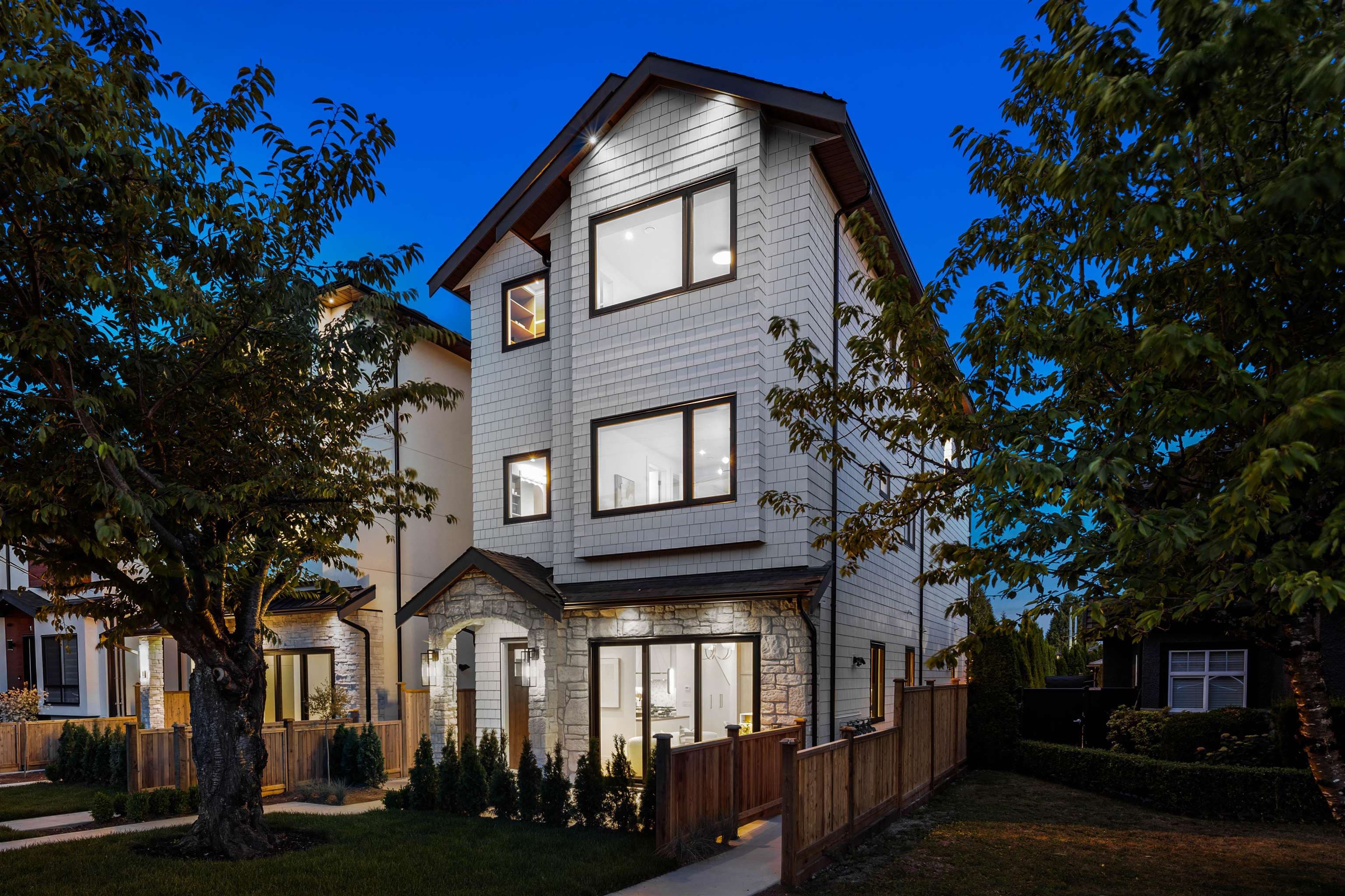 2 - 6682 Napier Street, Burnaby