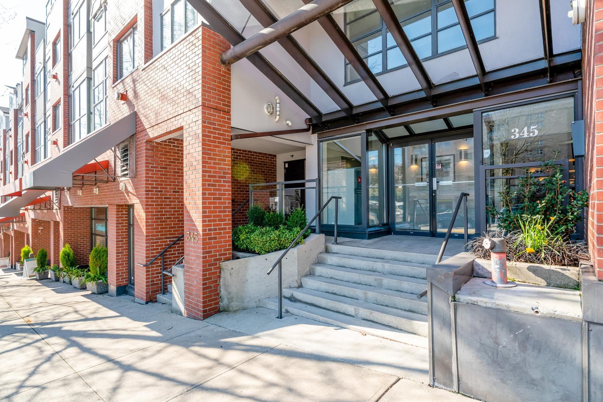411 - 345 Lonsdale Avenue, North Vancouver, V7M 3M9 — photo 2