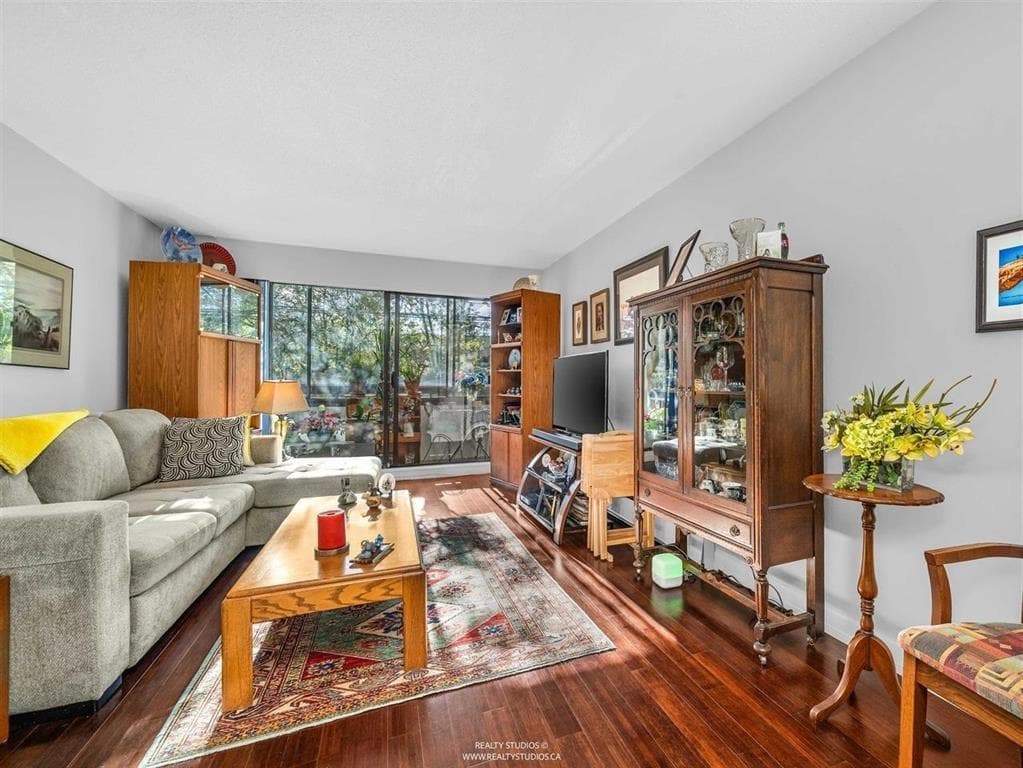 106 - 515 Eleventh Street, New Westminster, V3M 4G4 — photo 3