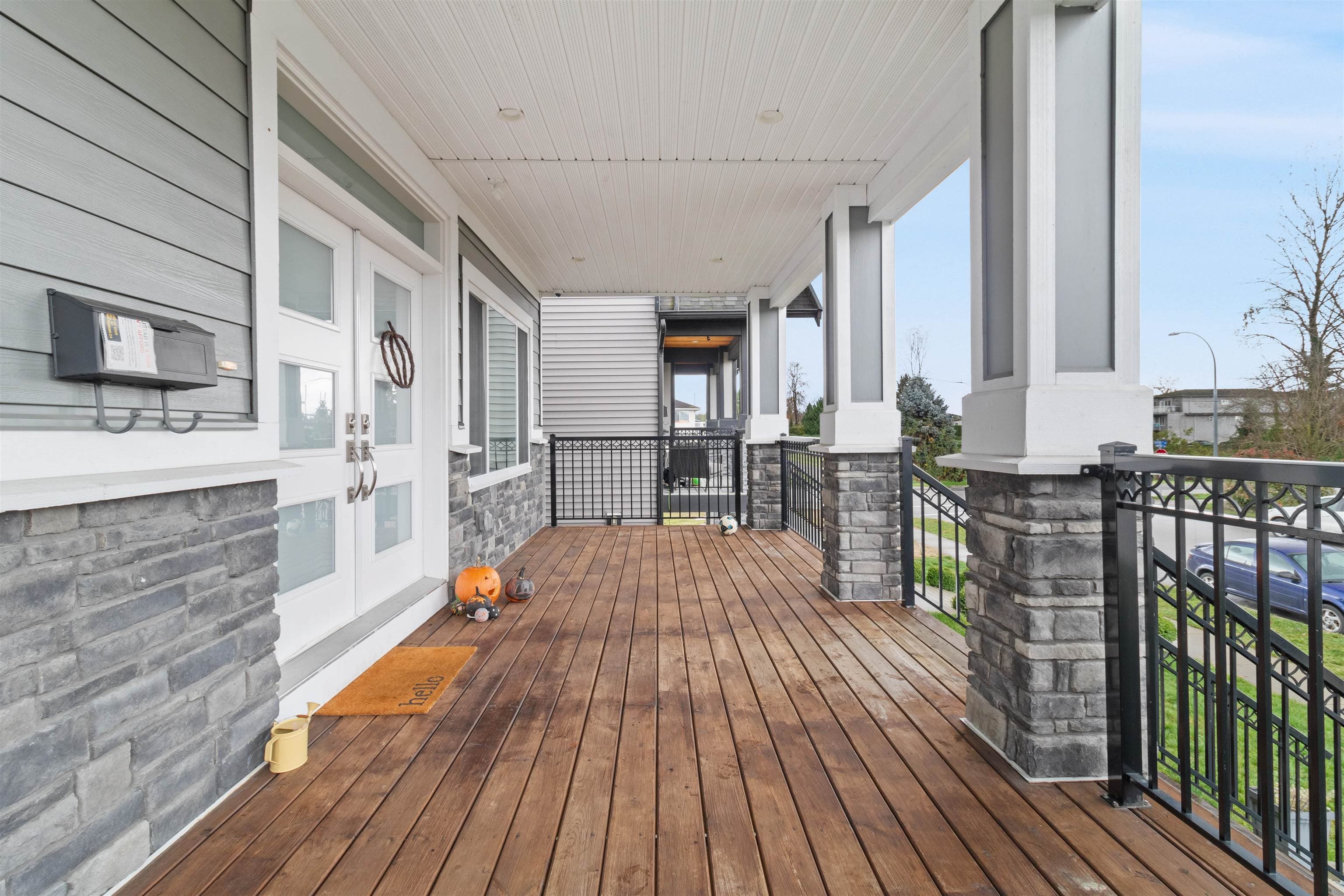 211 Hampton Street, New Westminster, V3M 0K2 — photo 2