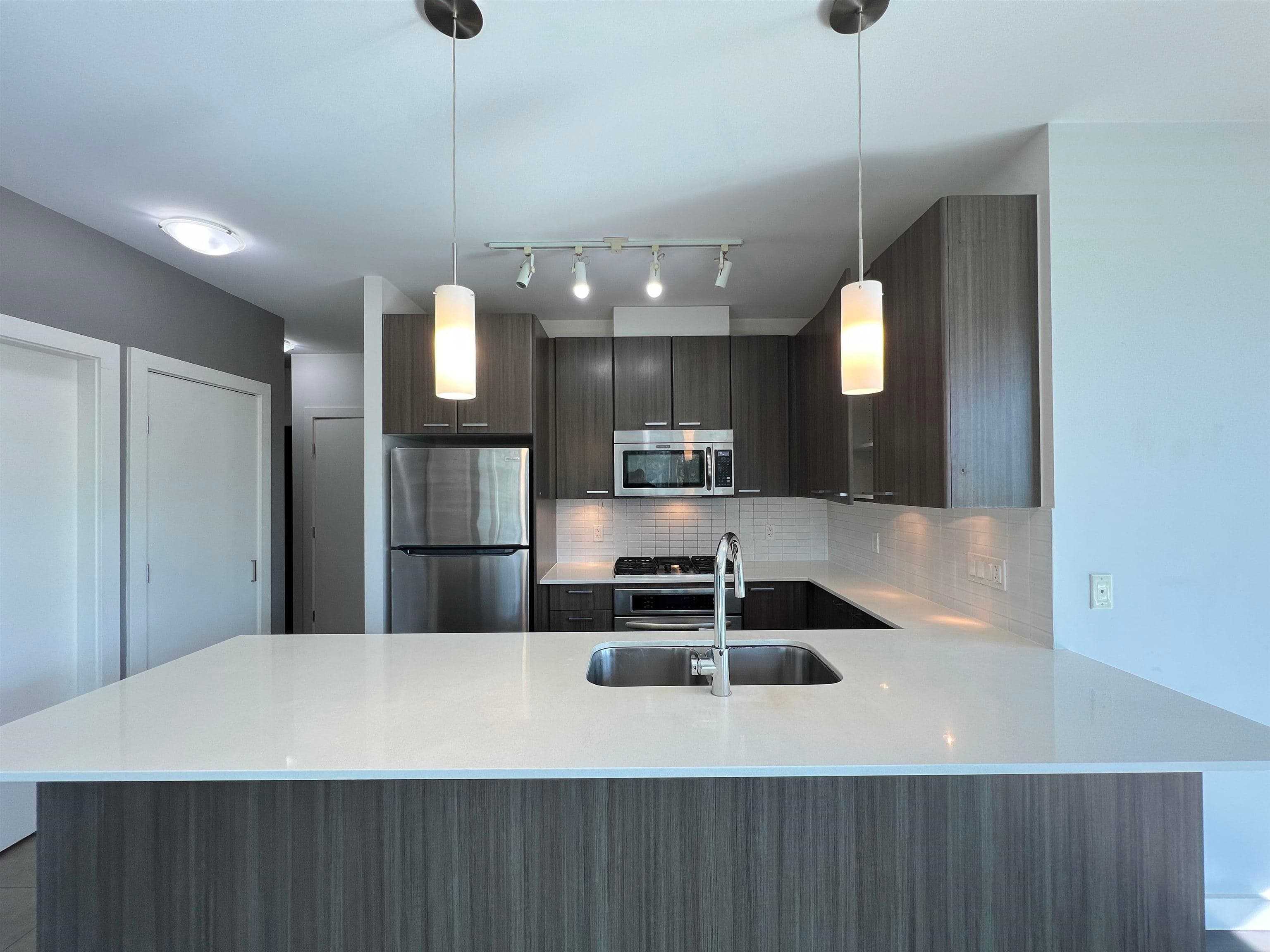 602 - 2789 Shaughnessy Street, Port Coquitlam, V3C 6K5 — photo 1