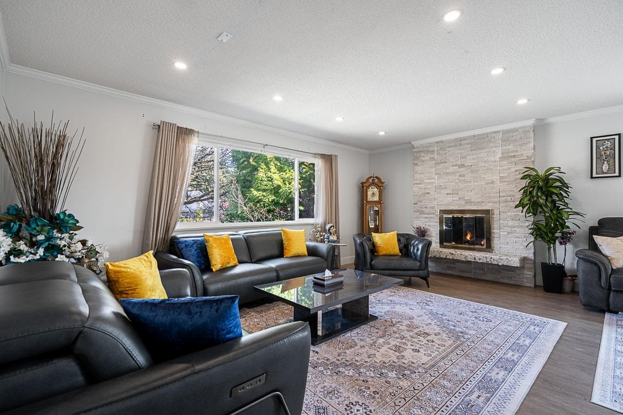 2333 Kirkstone Road, North Vancouver, V7J 3M1 — photo 2