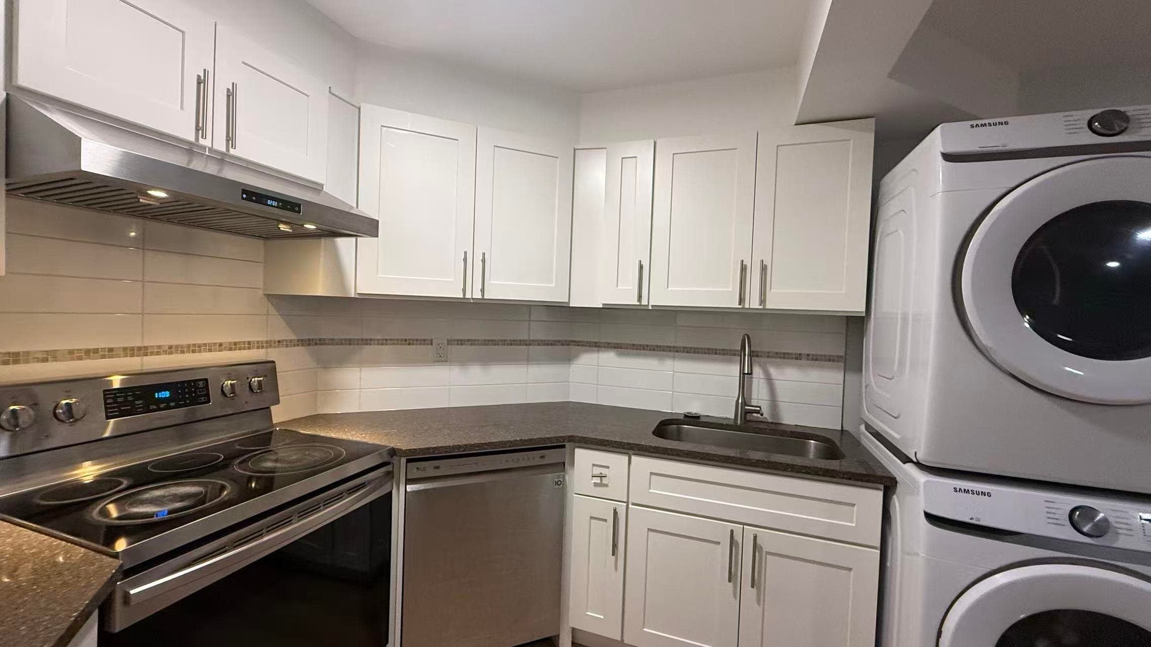 Basement Suite - 67 Wilkes Creek Drive, Port Moody, V3H 4Z9 — photo 2