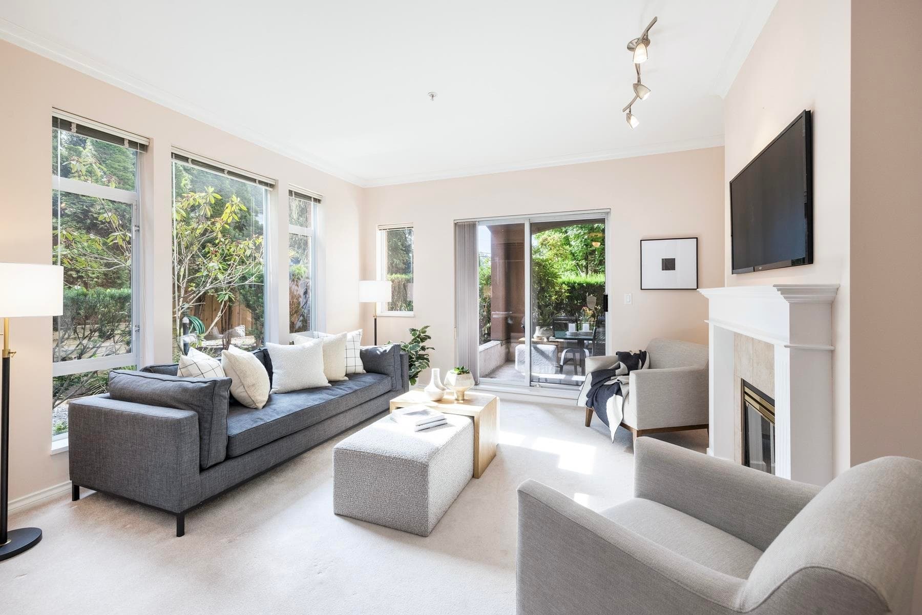 206 - 678 W Queens Road, North Vancouver
