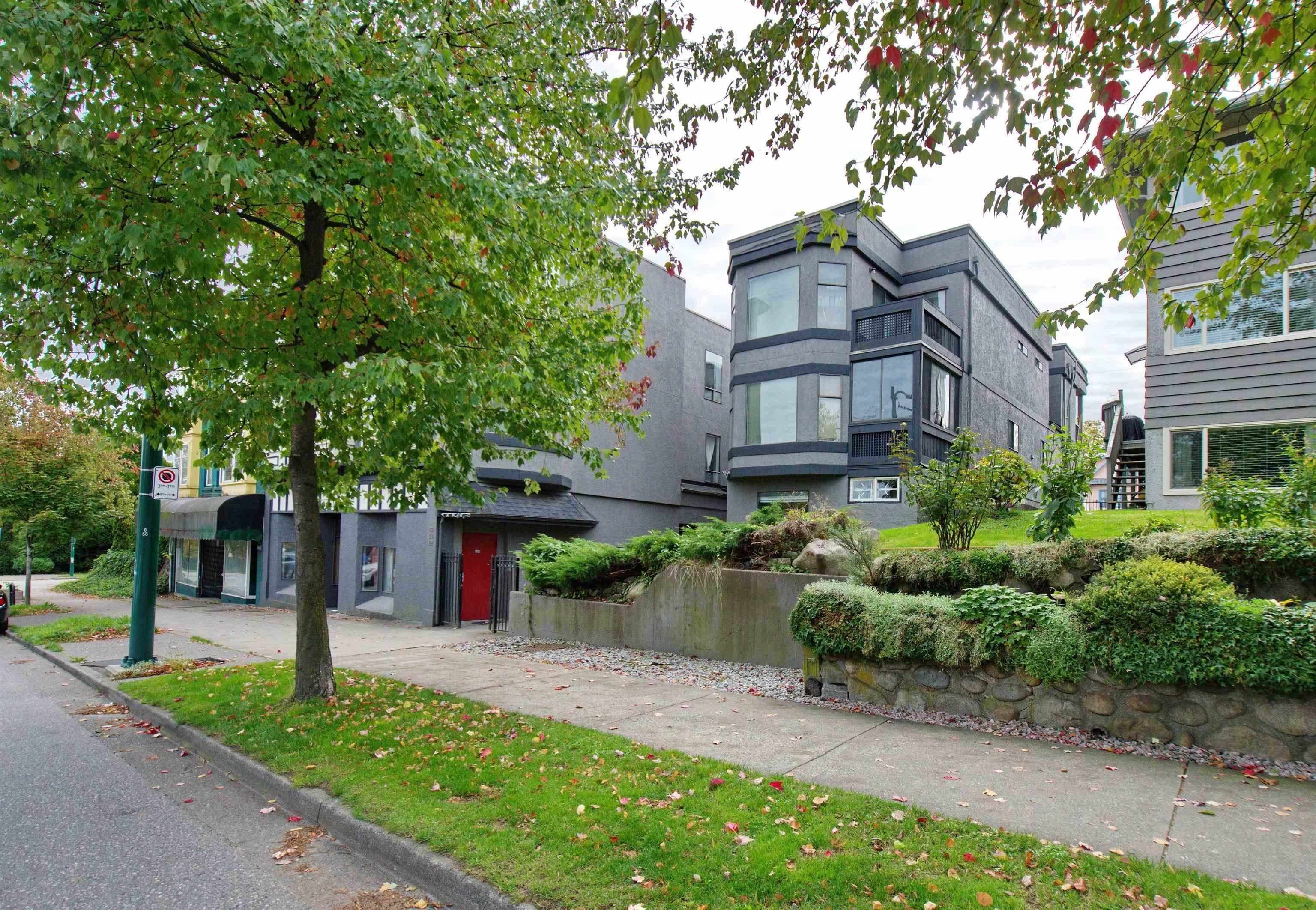 2 - 862 E Broadway, Vancouver, V5T 1Y1 — photo 2