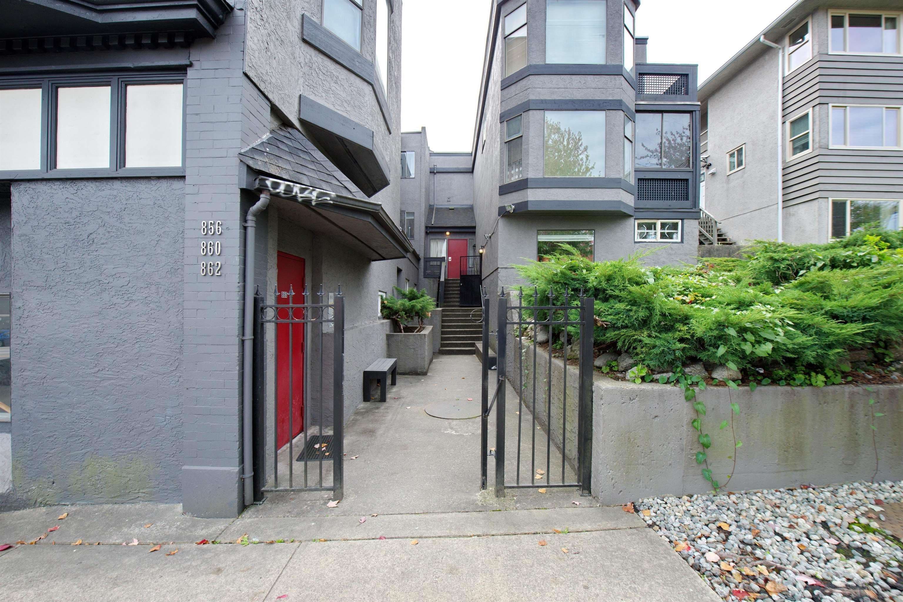 2 - 862 E Broadway, Vancouver, V5T 1Y1 — photo 3
