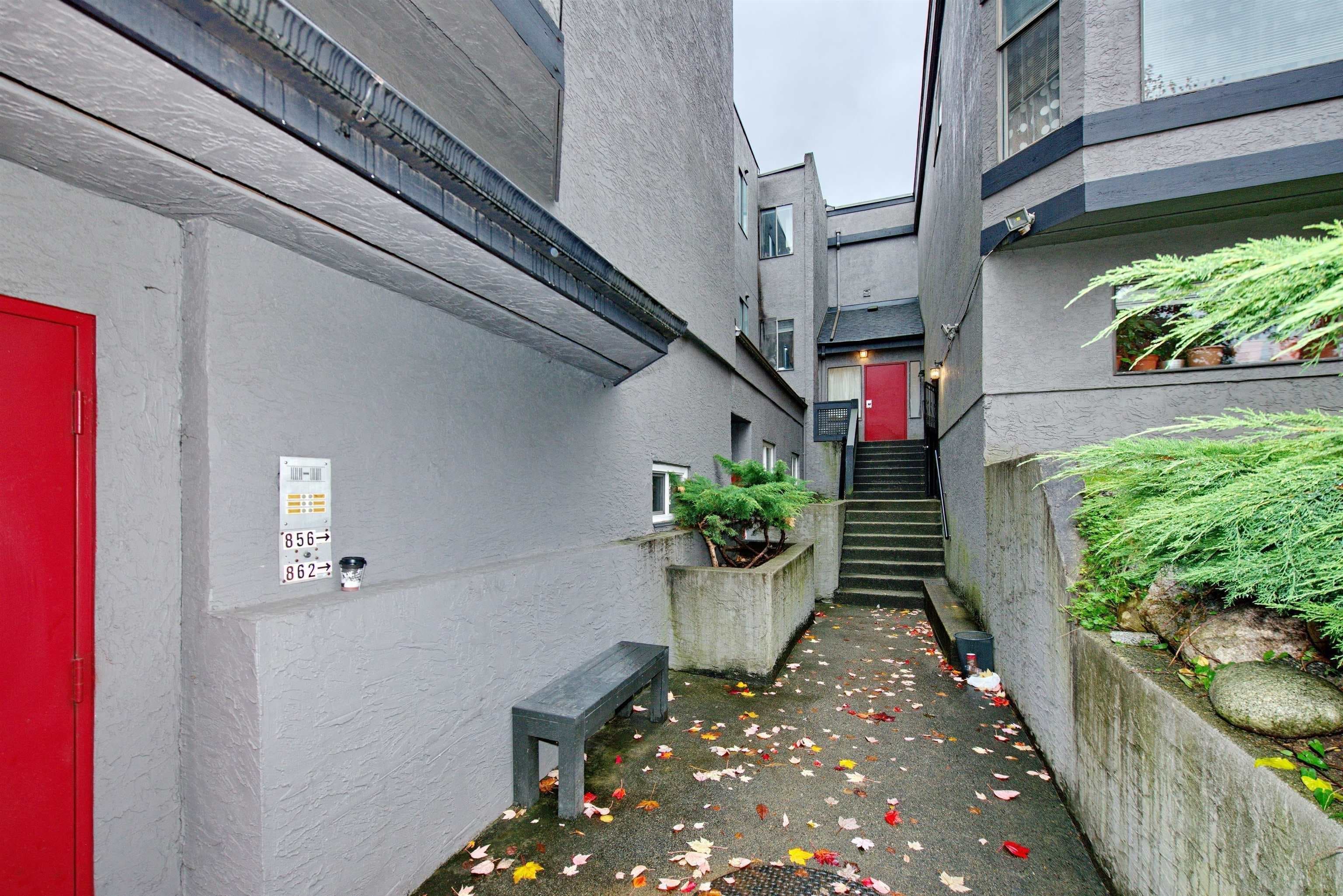 2 - 862 E Broadway, Vancouver, V5T 1Y1 — photo 5