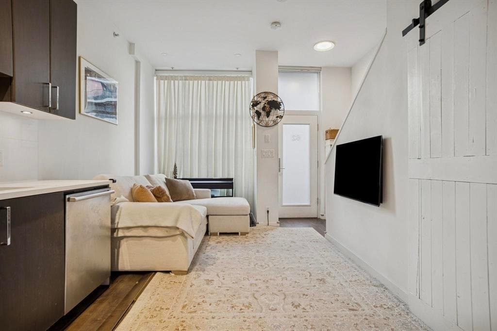 62 W 1st Avenue, Vancouver, V5Y 0K4 — photo 2
