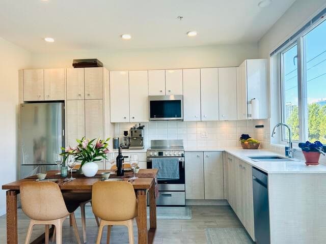 210 - 10838 Whalley Boulevard, Surrey, V3R 0G8 — photo 5
