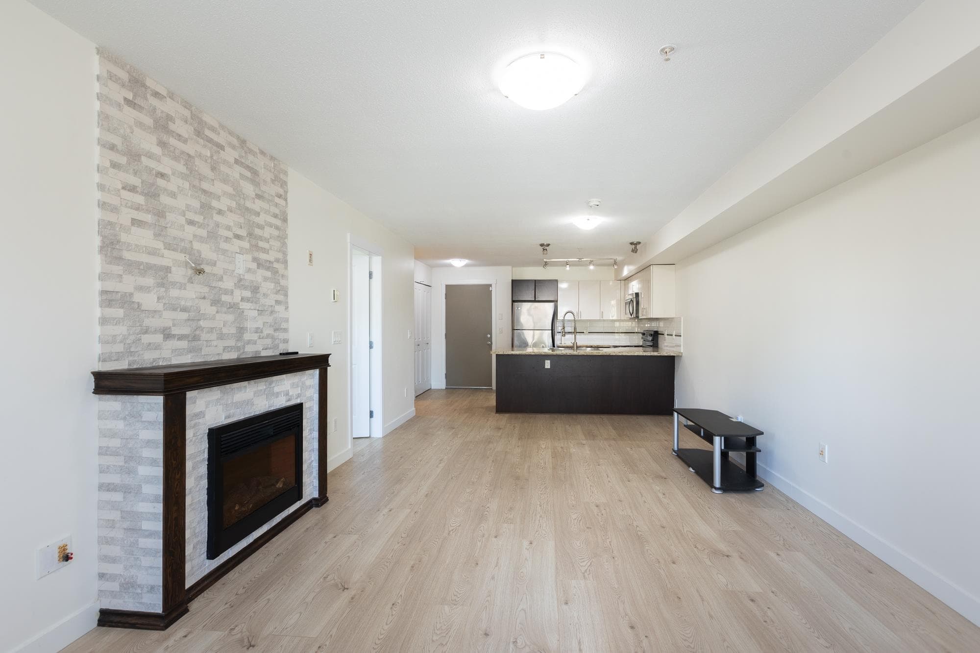 202 - 14960 102a Avenue, Surrey, V3R 6A3 — photo 2