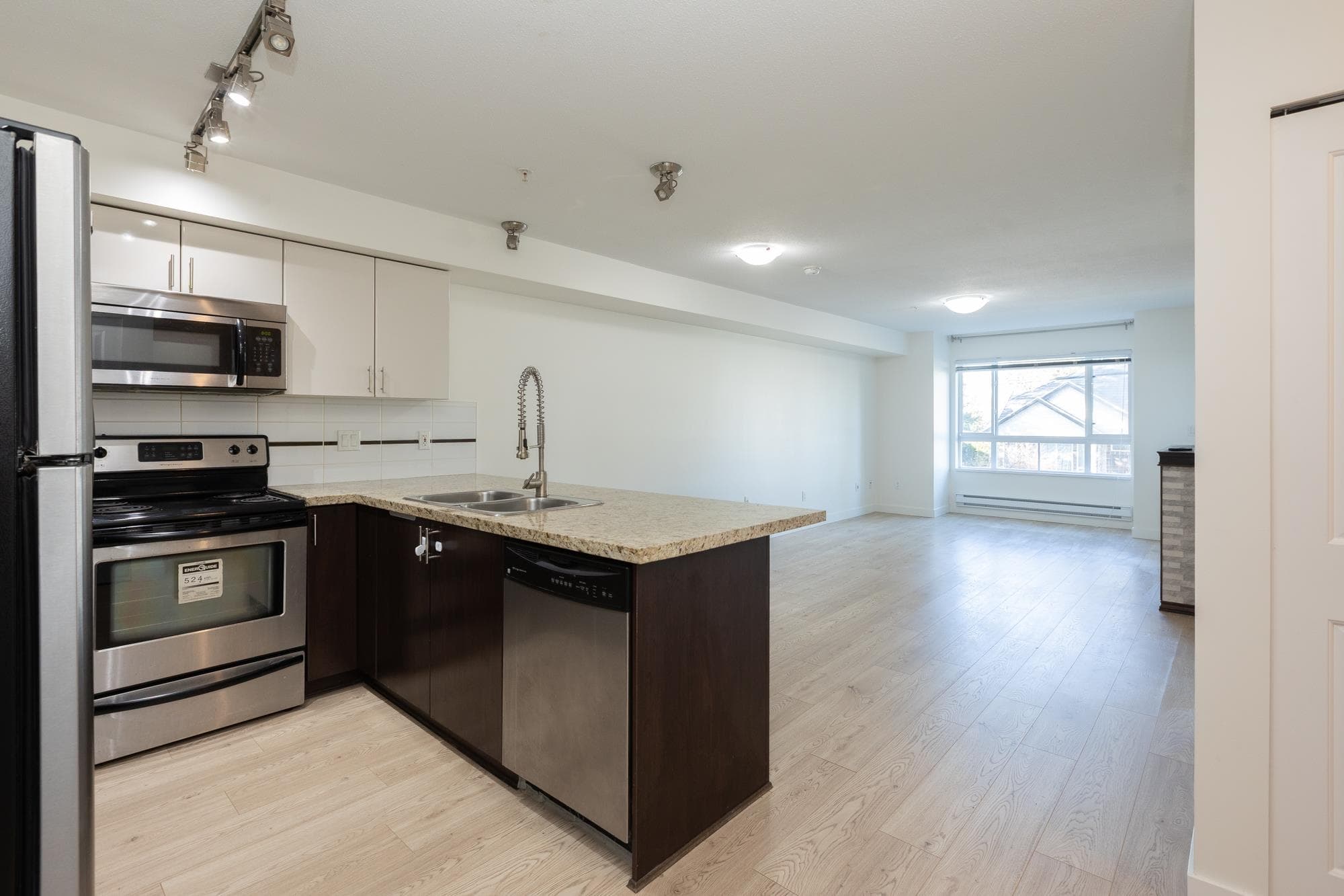 202 - 14960 102a Avenue, Surrey, V3R 6A3 — photo 3