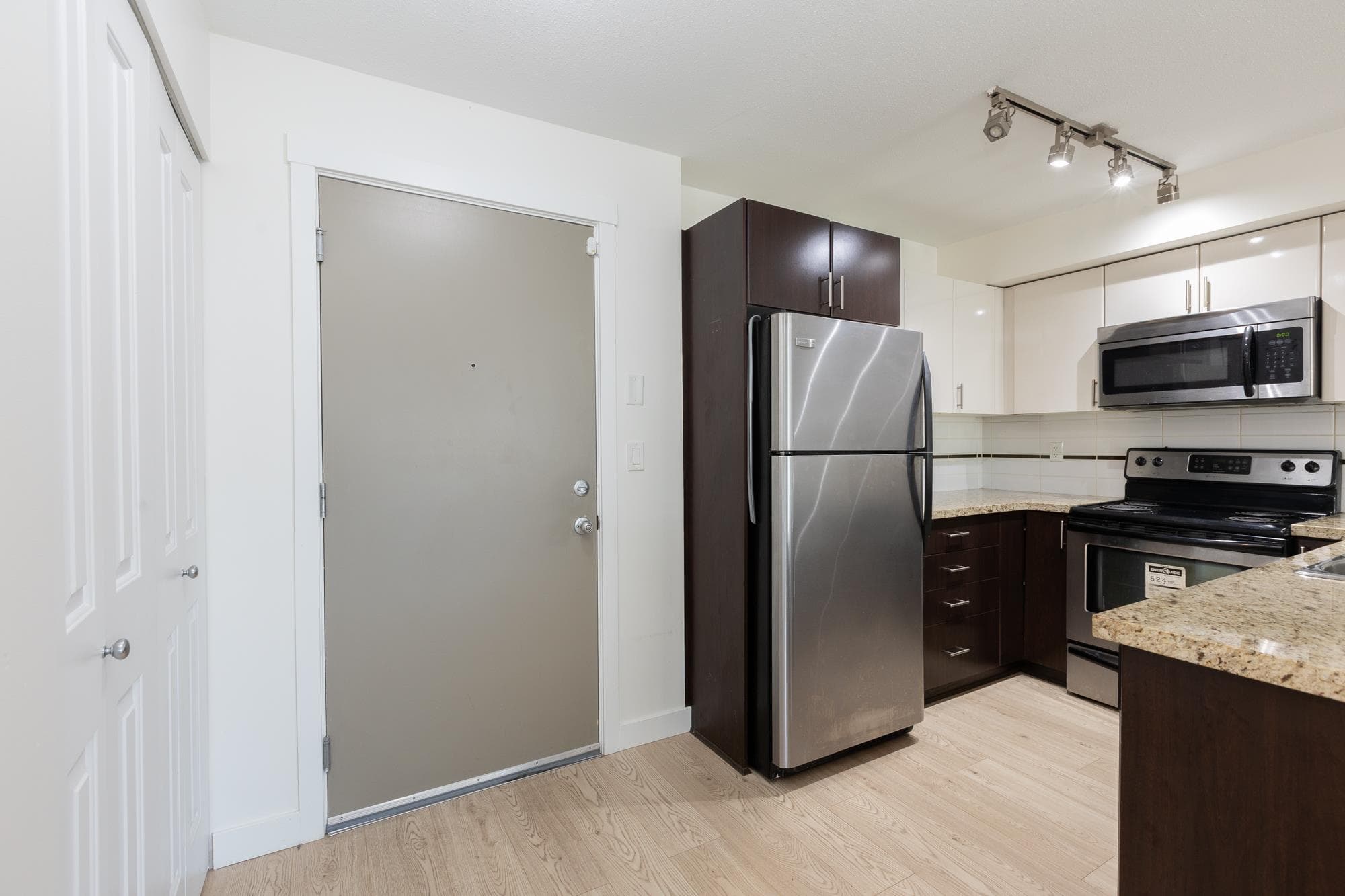 202 - 14960 102a Avenue, Surrey, V3R 6A3 — photo 5