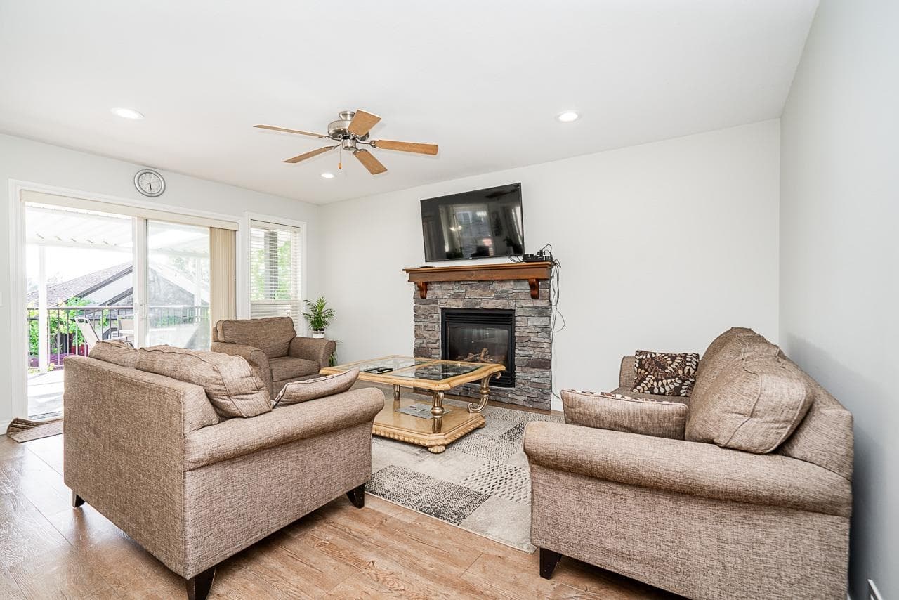 3659 Greendale Court, Abbotsford, V2T 6X7 — photo 5