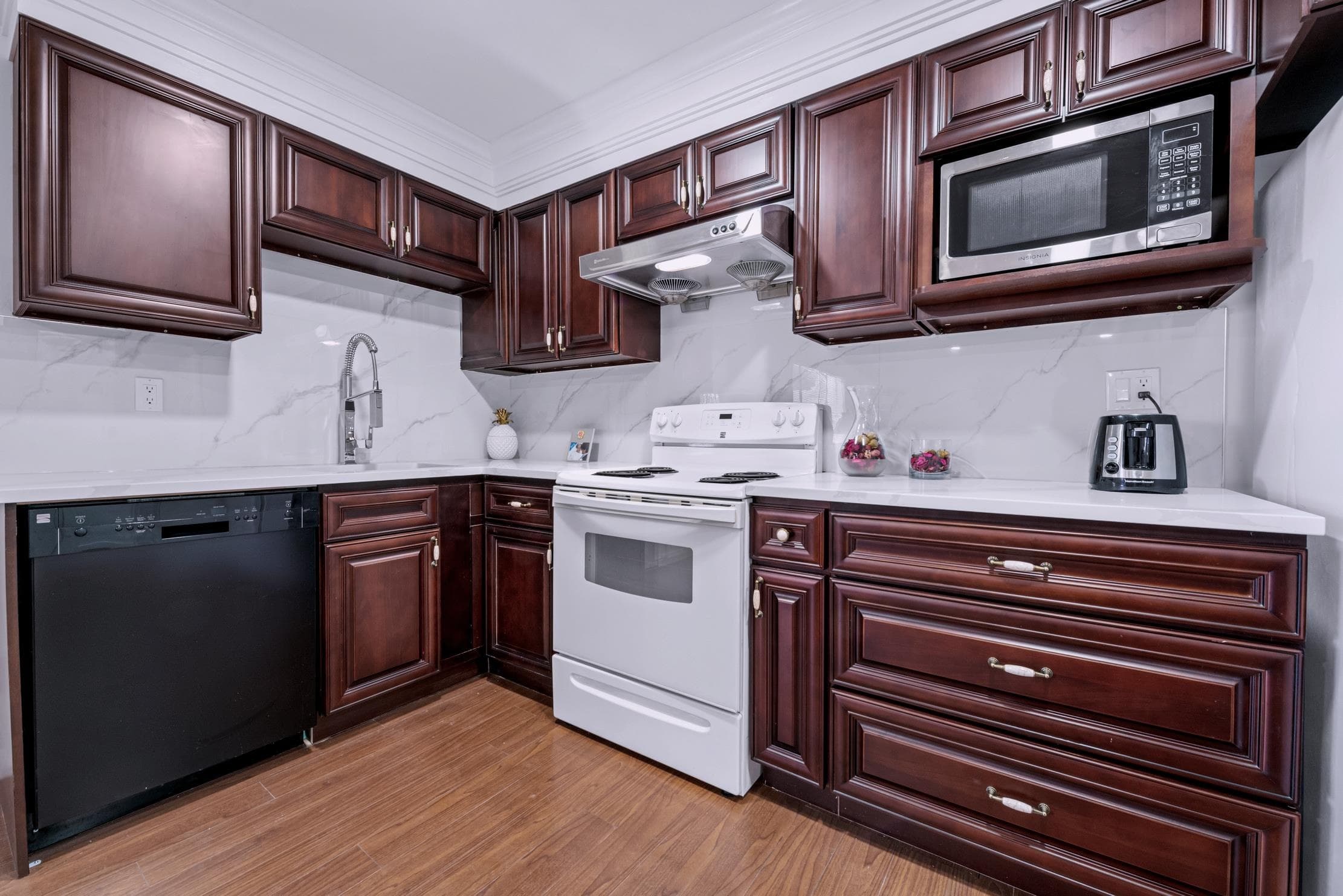 1xxx Charland Avenue, Coquitlam, V3K 3L1 — photo 2