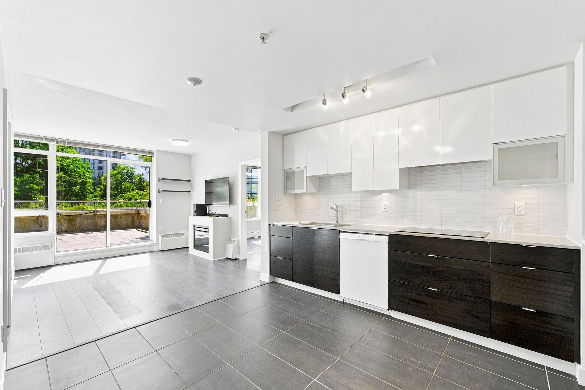 307 - 175 W 2nd Street, North Vancouver, V7M 0A5 — photo 2