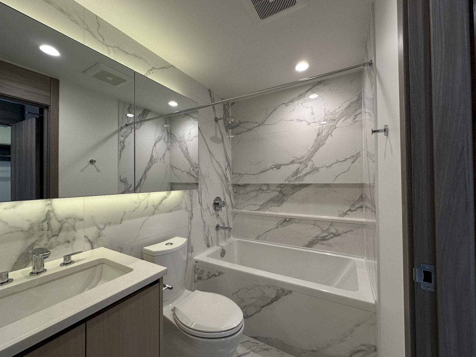 24F - 4890 Lougheed Highway, Burnaby, V5C 0N2 — photo 3