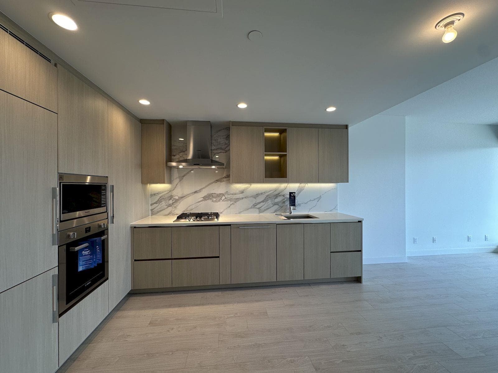 24F - 4890 Lougheed Highway, Burnaby