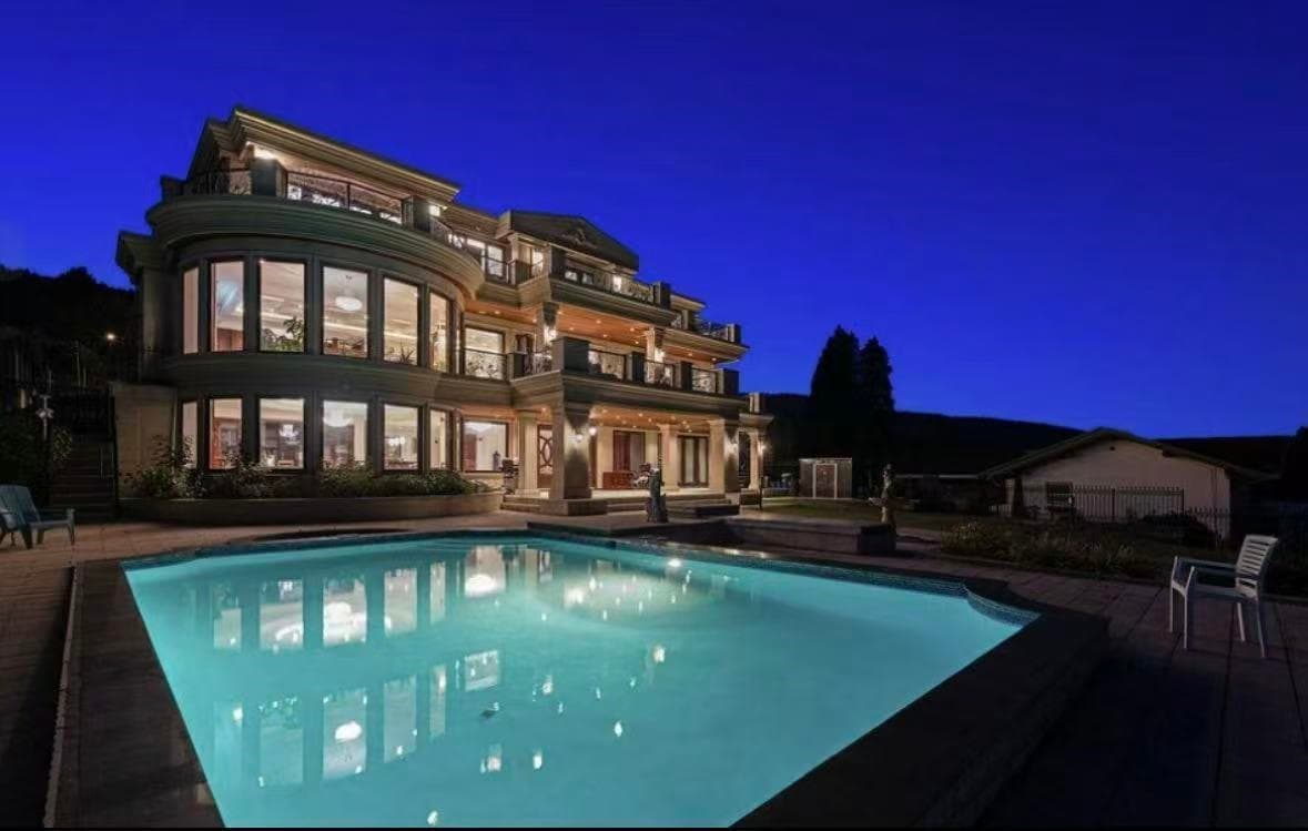 Main and Above - 1327 Chartwell Dr, West Vancouver