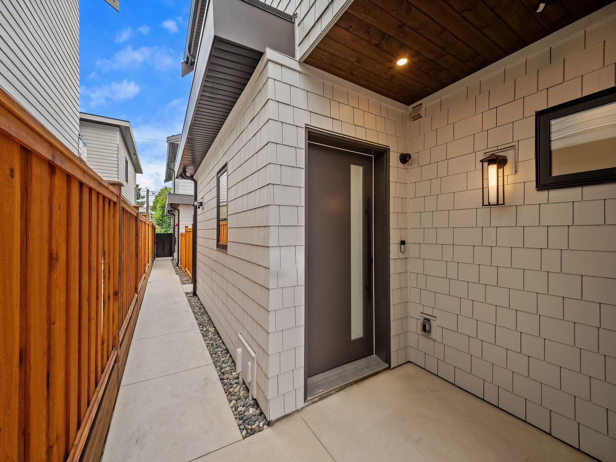 2- - 2547 E 2nd Avenue, Vancouver, V5M 1C7 — photo 2