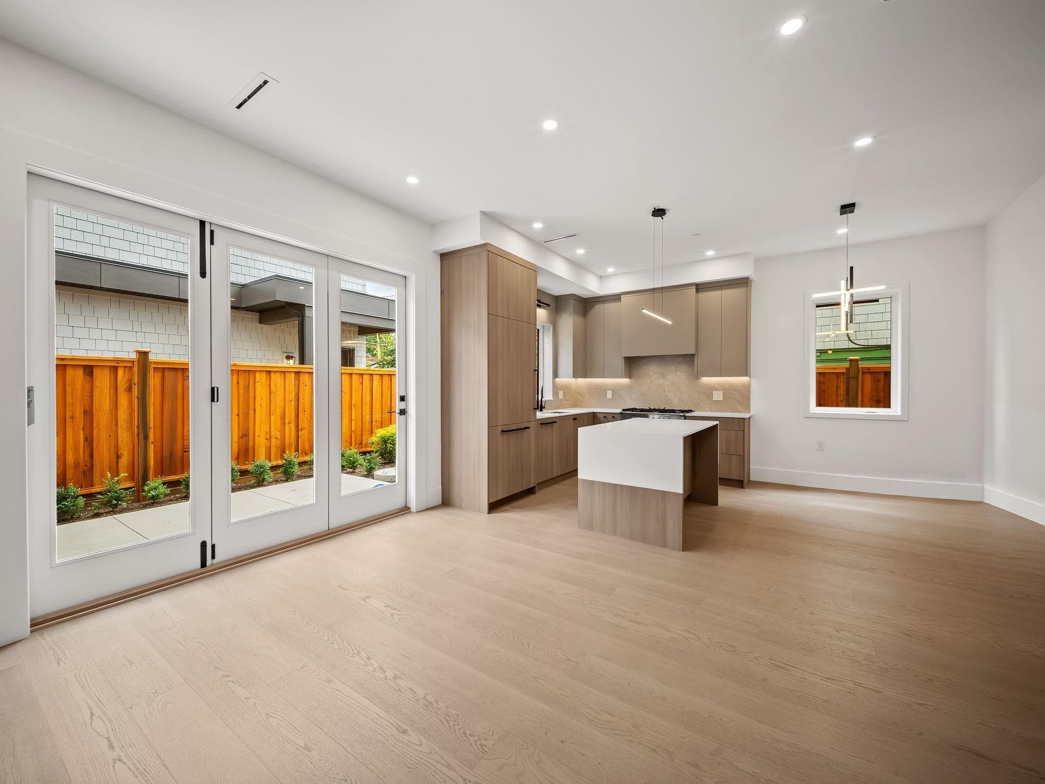 2- - 2547 E 2nd Avenue, Vancouver, V5M 1C7 — photo 3
