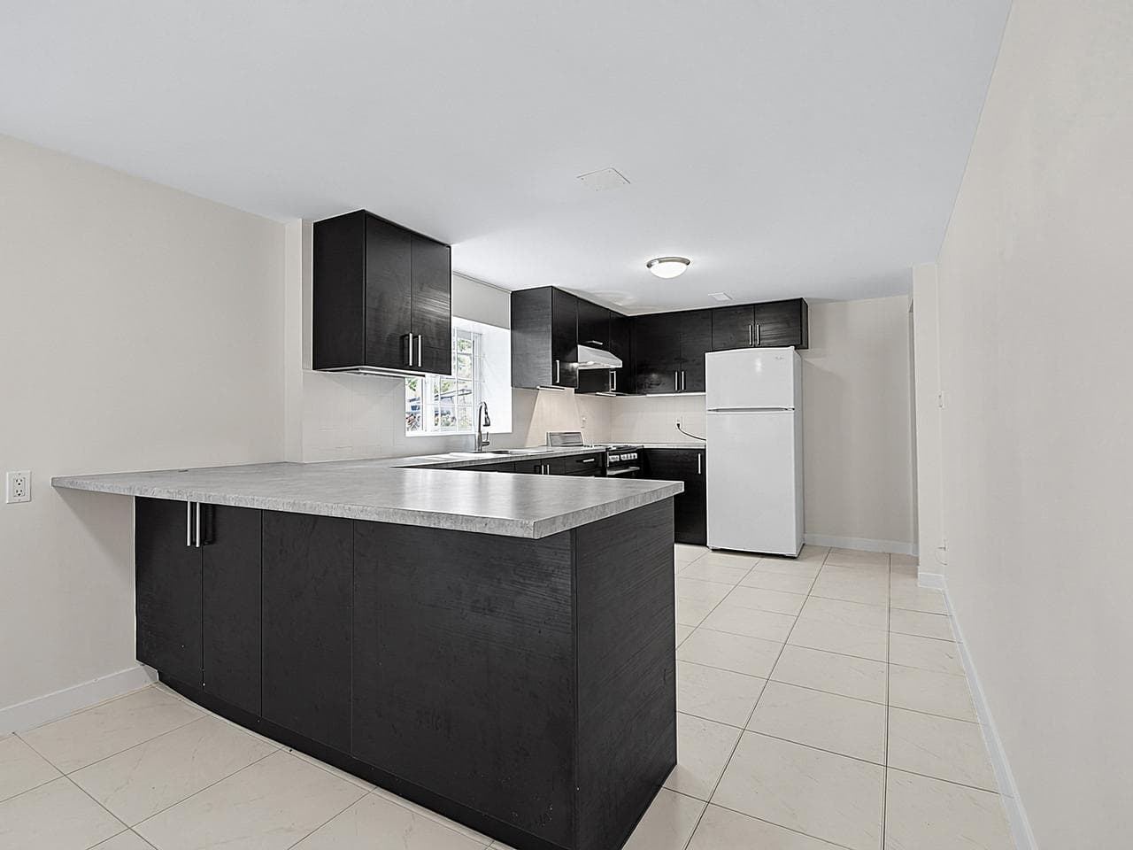 2216 E 41st Avenue, Vancouver, V5P 1L6 — photo 2