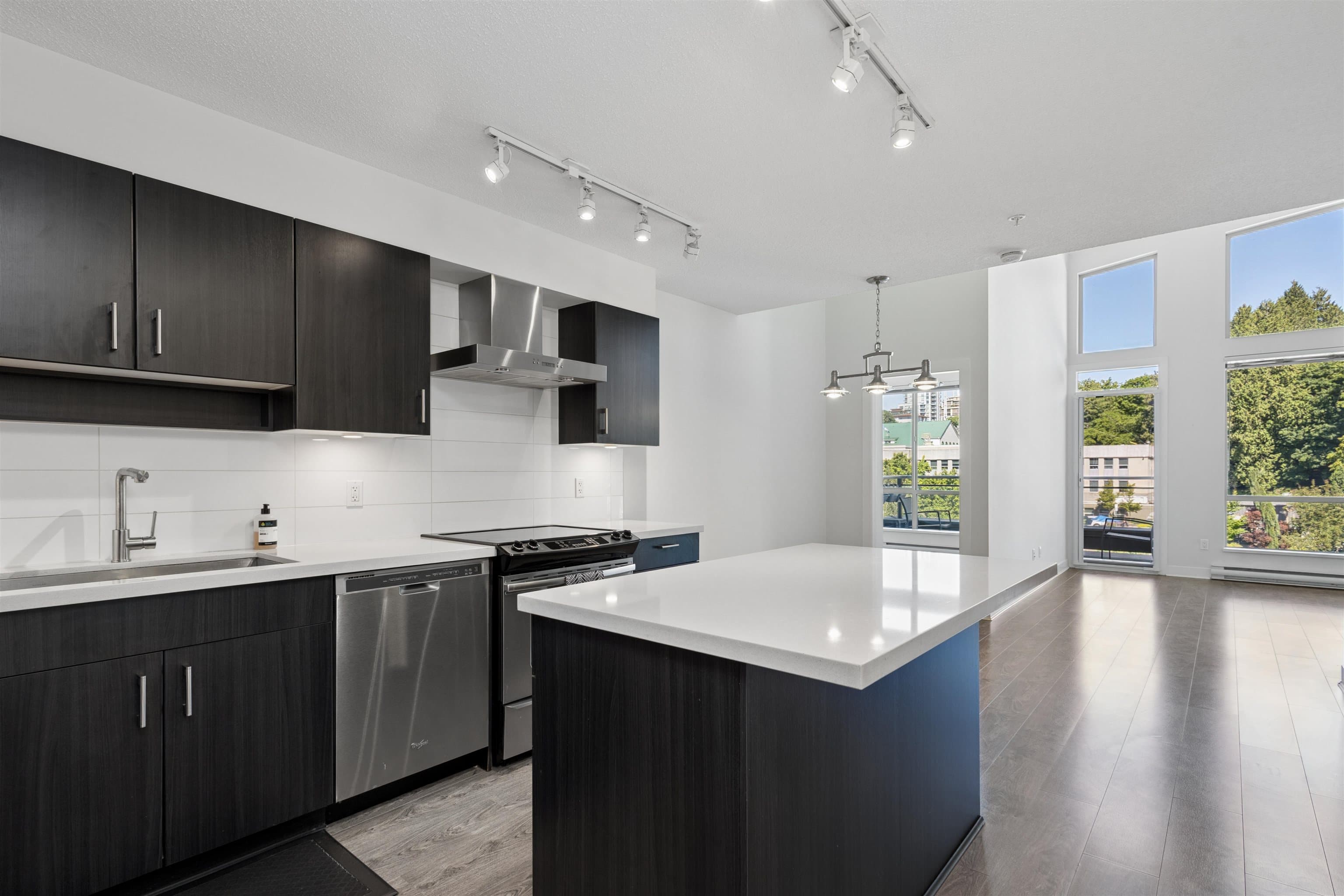 605 - 500 Royal Avenue, New Westminster, V3L 0G5 — photo 2