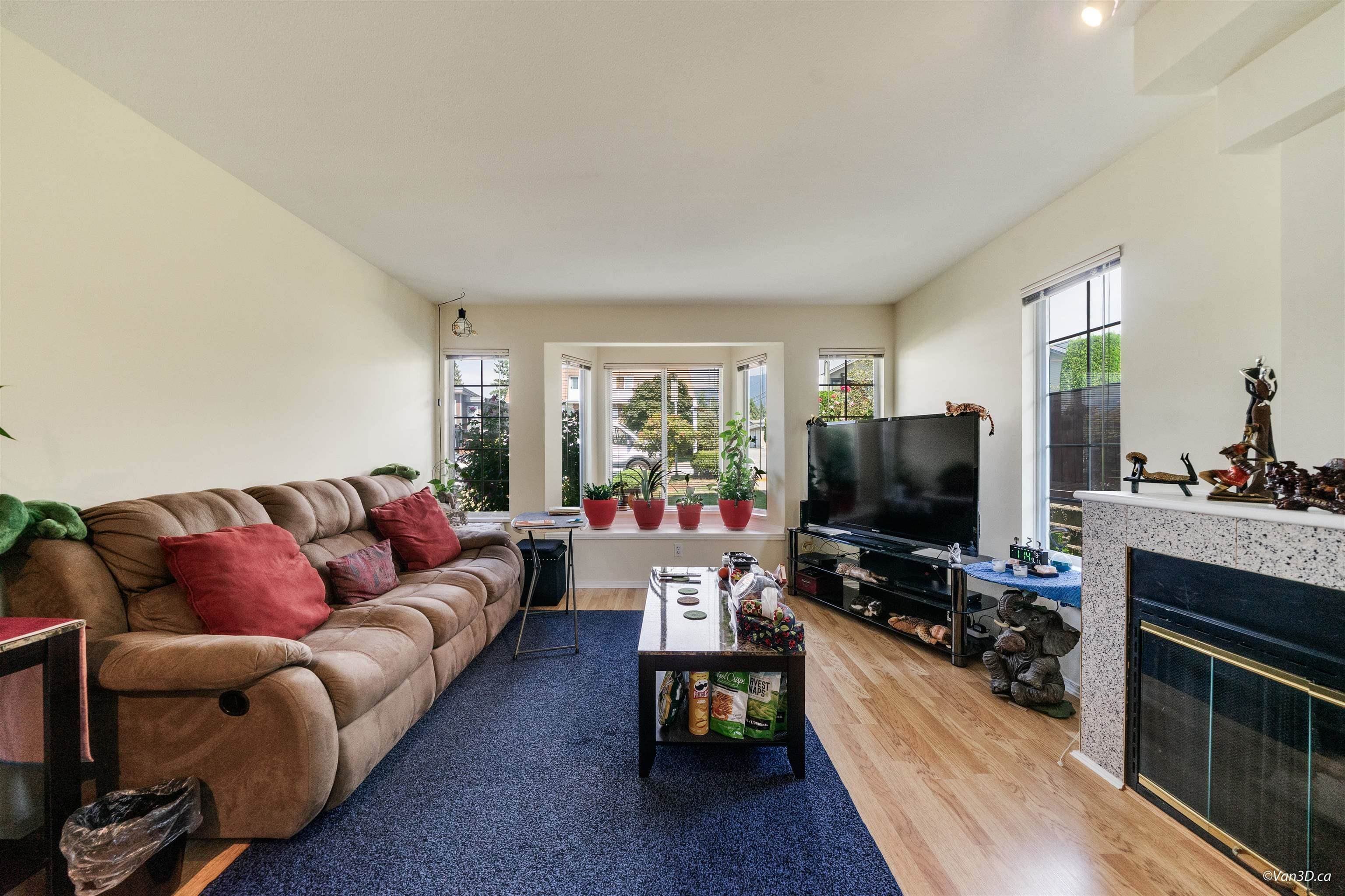 215 W 18th Street, North Vancouver, V7M 1W7 — photo 3