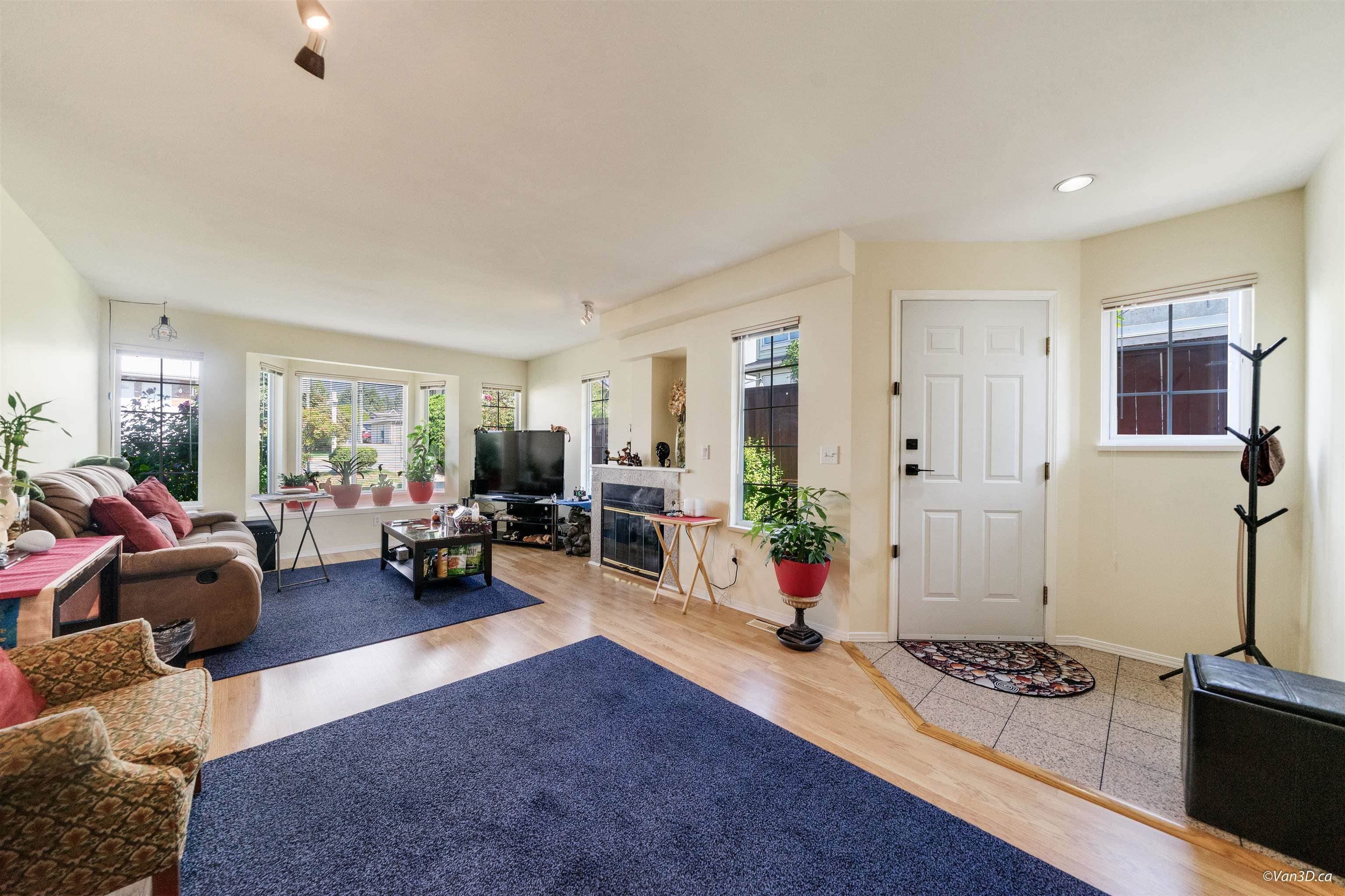 215 W 18th Street, North Vancouver, V7M 1W7 — photo 4