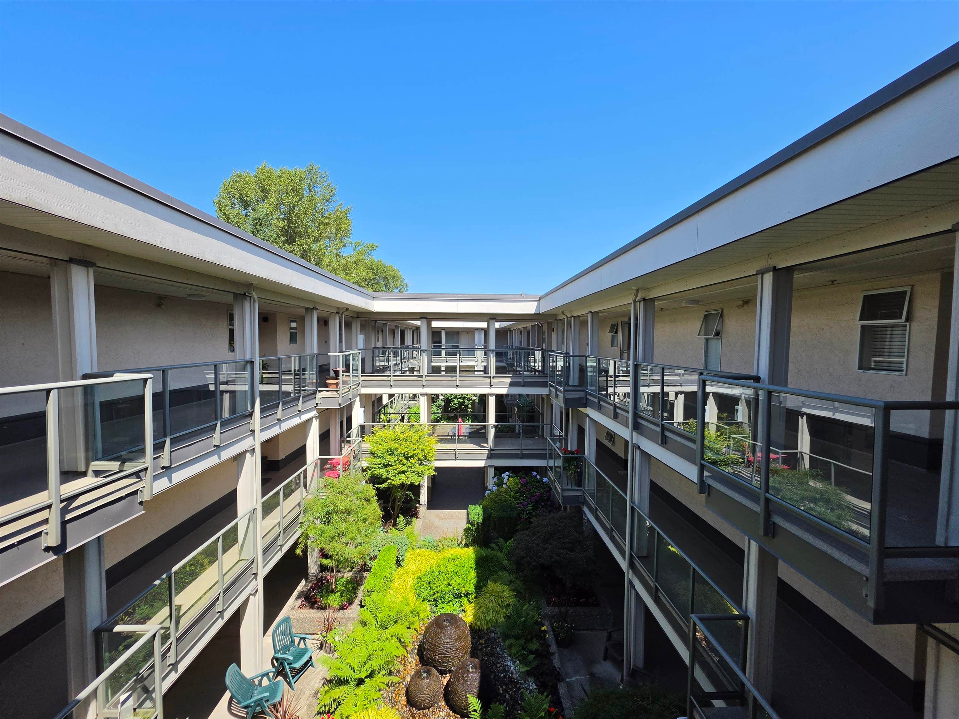303 - 15255 18 Avenue, Surrey, V4A 1W9 — photo 2