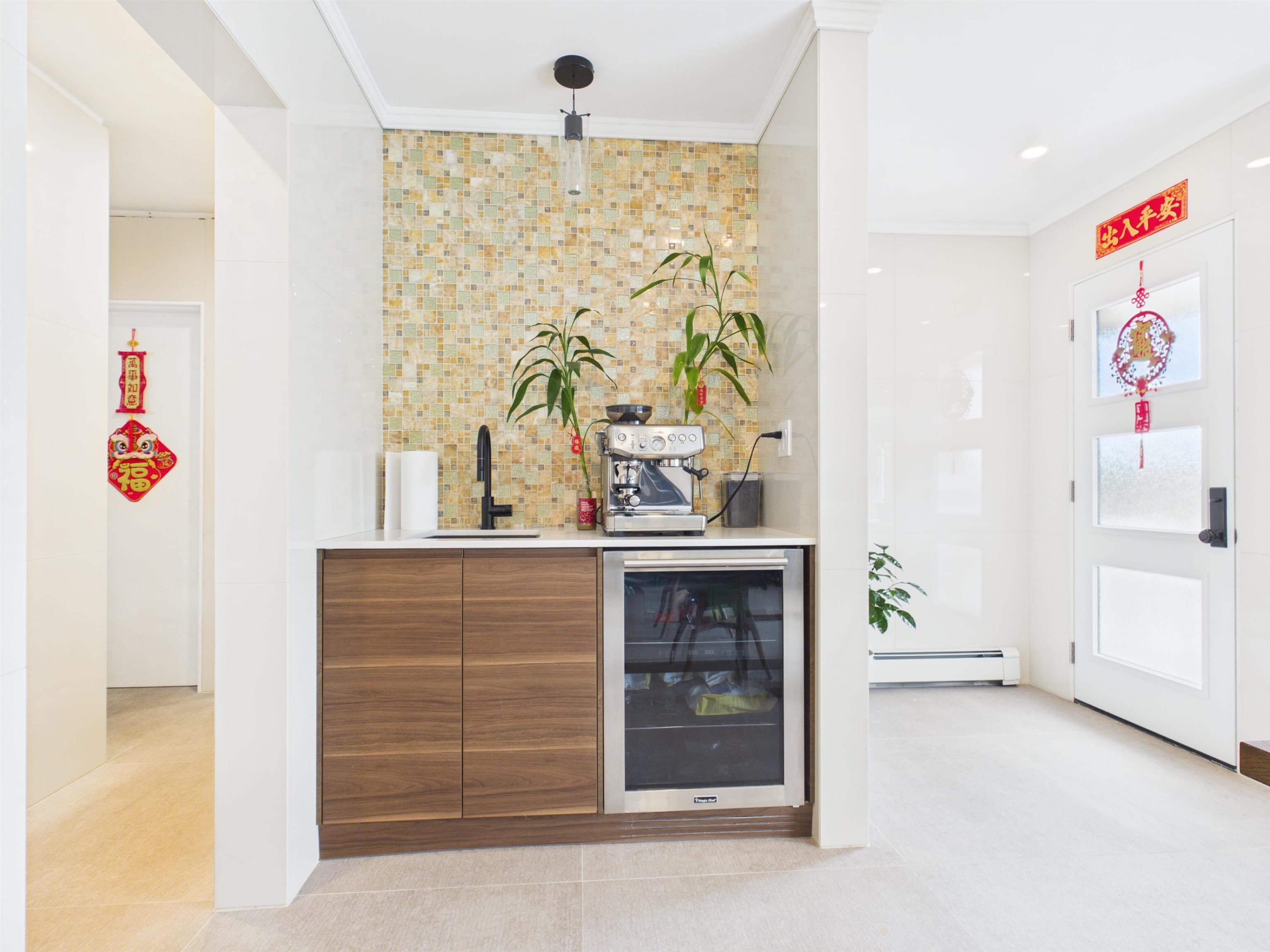 3867 Marine Drive, Burnaby, V5J 3E3 — photo 4