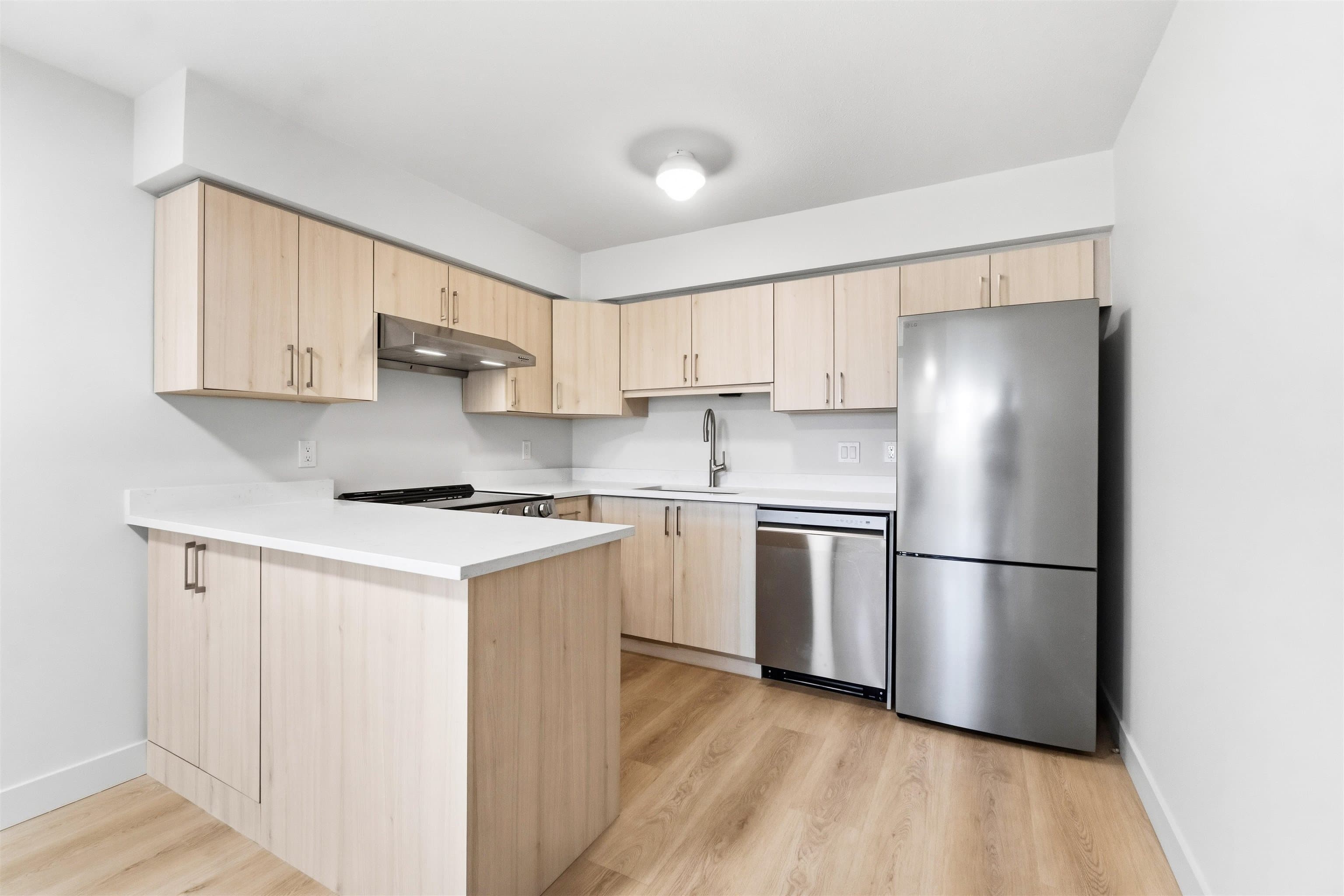 305 - 2928 Commercial Drive, Vancouver, V5N 4C9 — photo 5