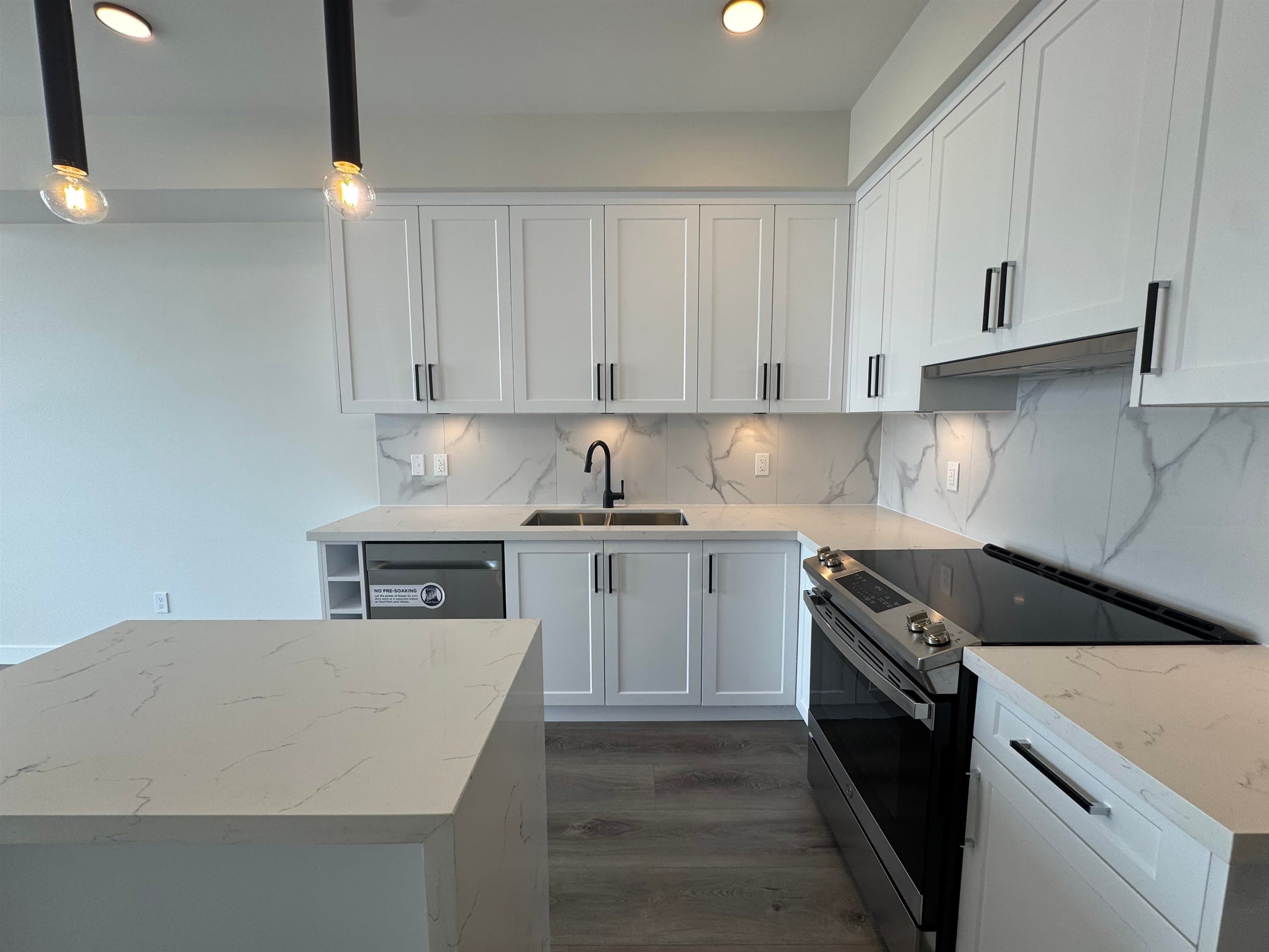 512 - 12143 223 Street, Maple Ridge, V2X 4R1 — photo 1