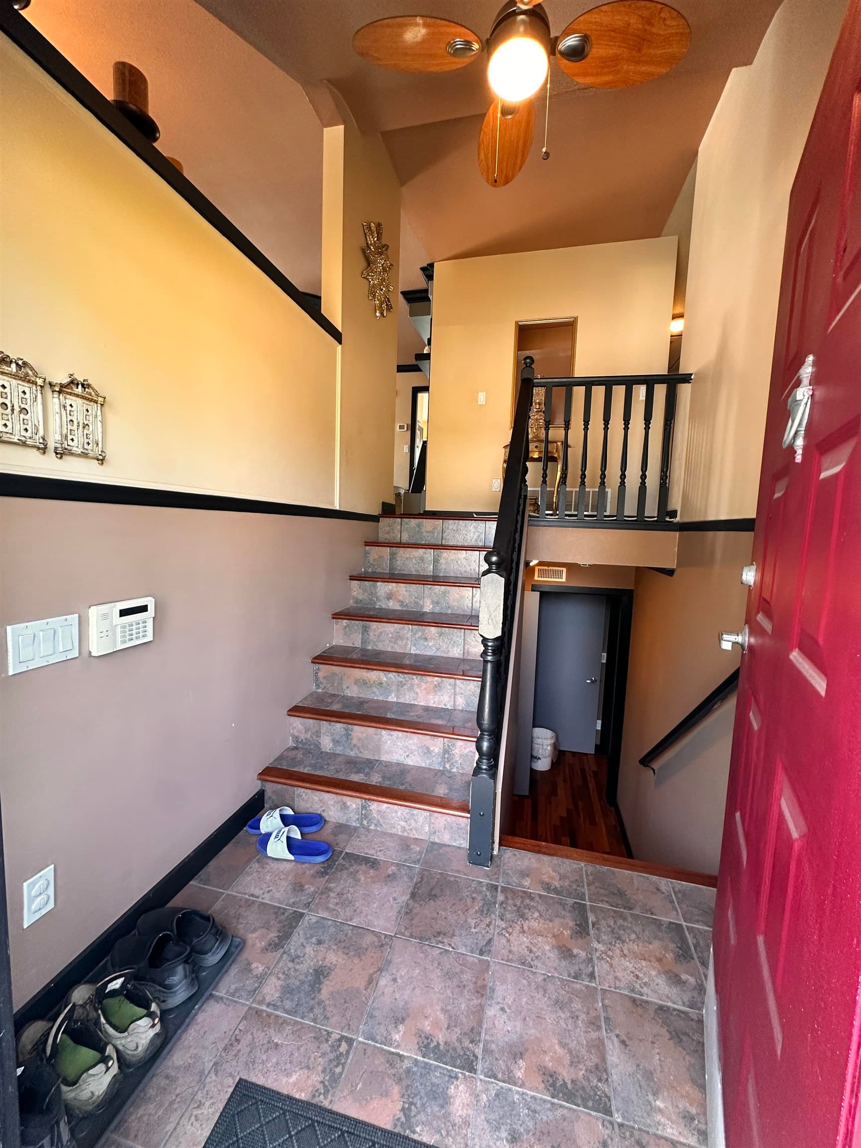 2934 Heckbert Place, Coquitlam, V3C 5B2 — photo 3