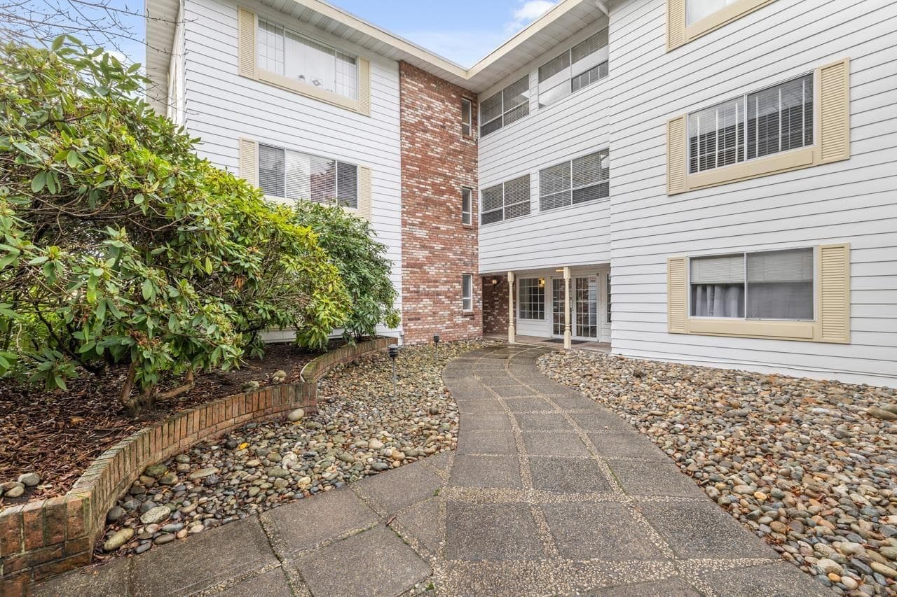 302 - 15010 Roper Avenue, White Rock, V4B 5A9 — photo 2