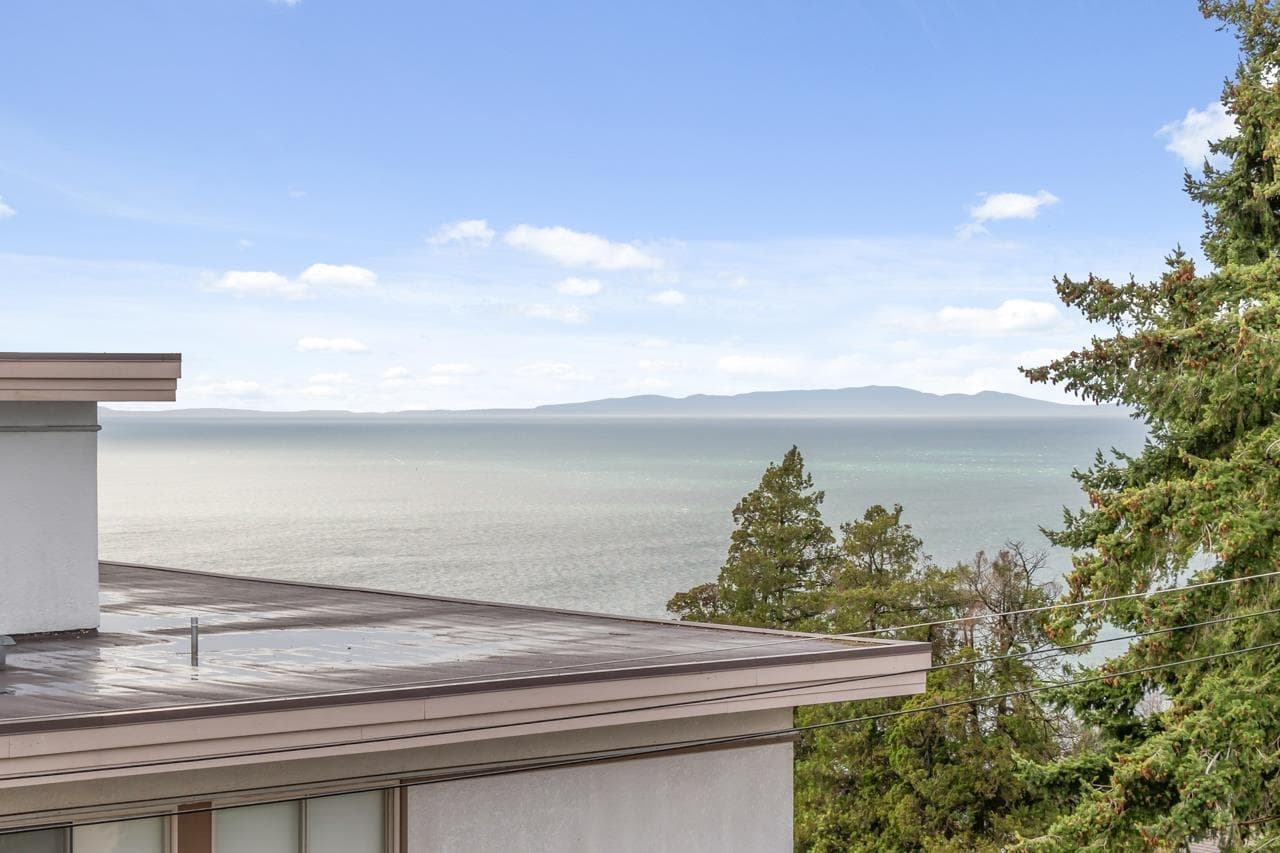 302 - 15010 Roper Avenue, White Rock, V4B 5A9 — photo 4