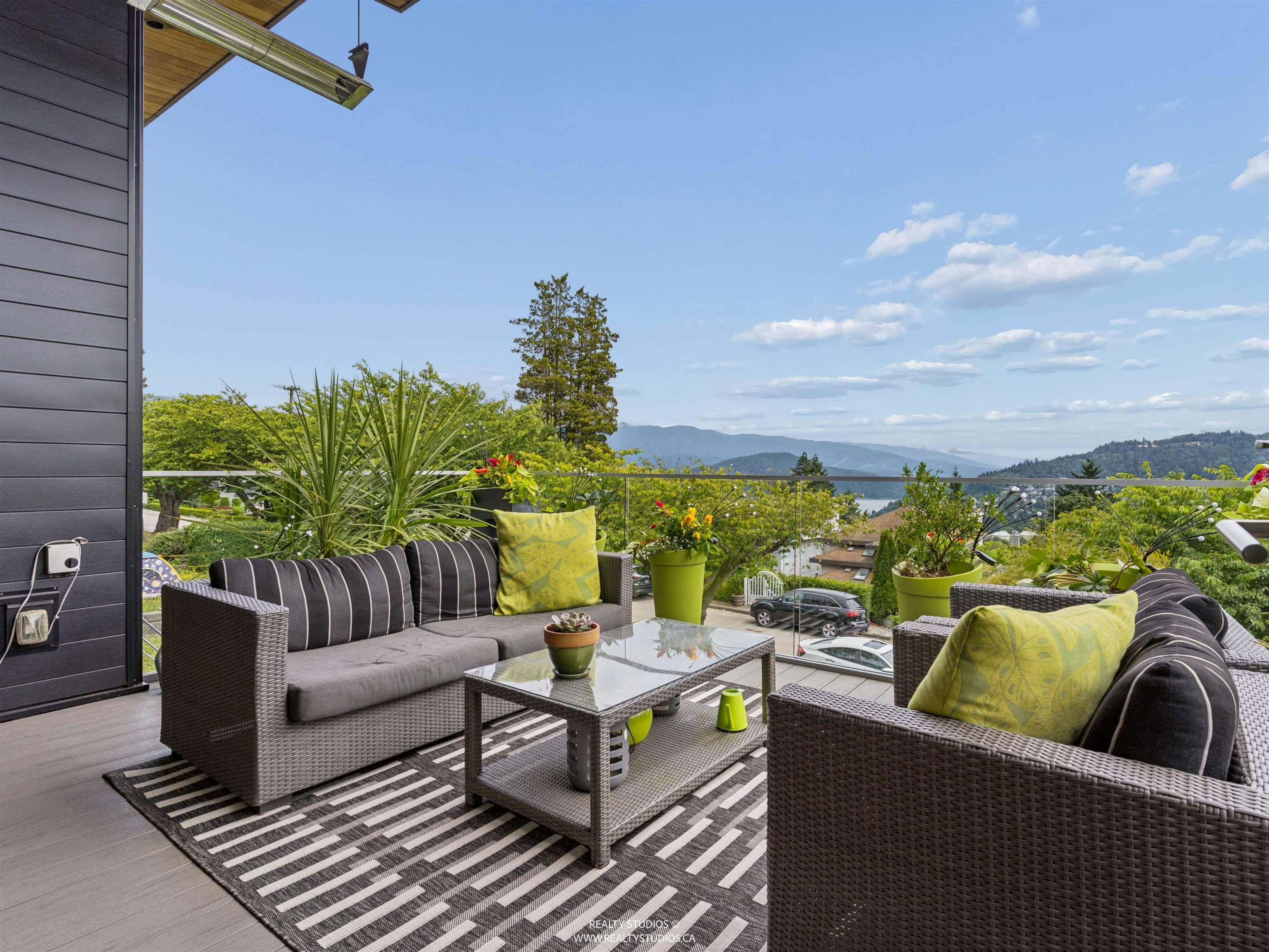 23 Ellesmere Avenue, Burnaby, V5B 3S5 — photo 3