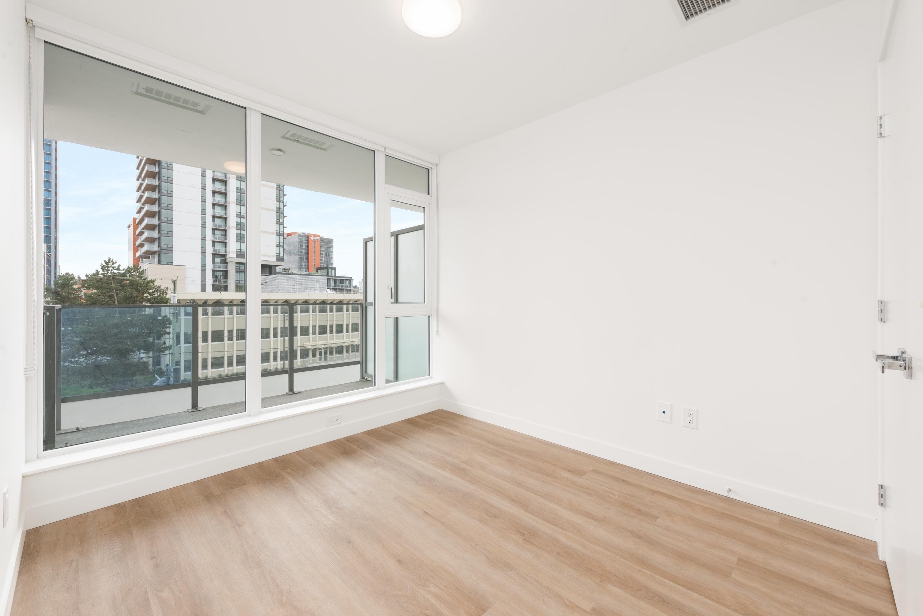 301 - 9675 King George Boulevard, Surrey, V3T 0T7 — photo 3