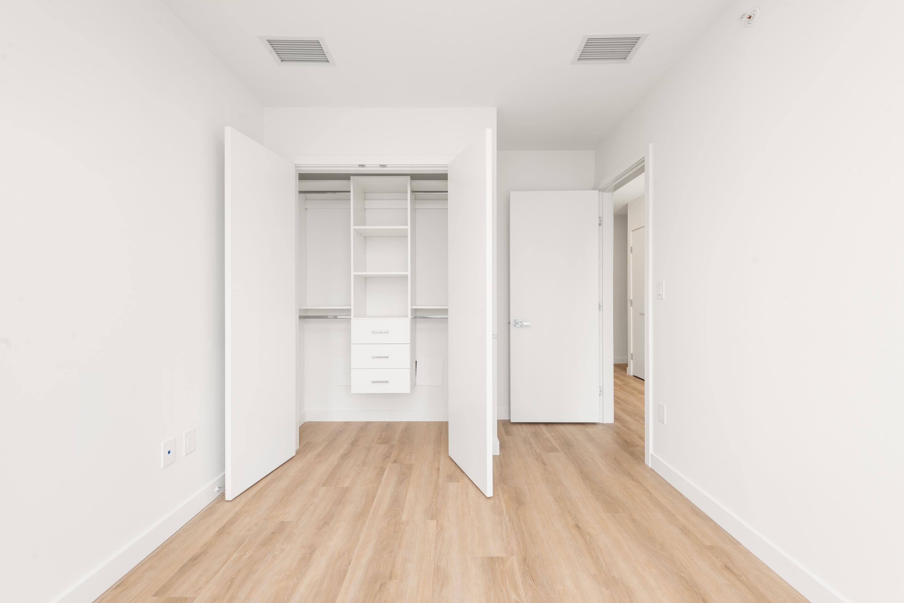 301 - 9675 King George Boulevard, Surrey, V3T 0T7 — photo 5