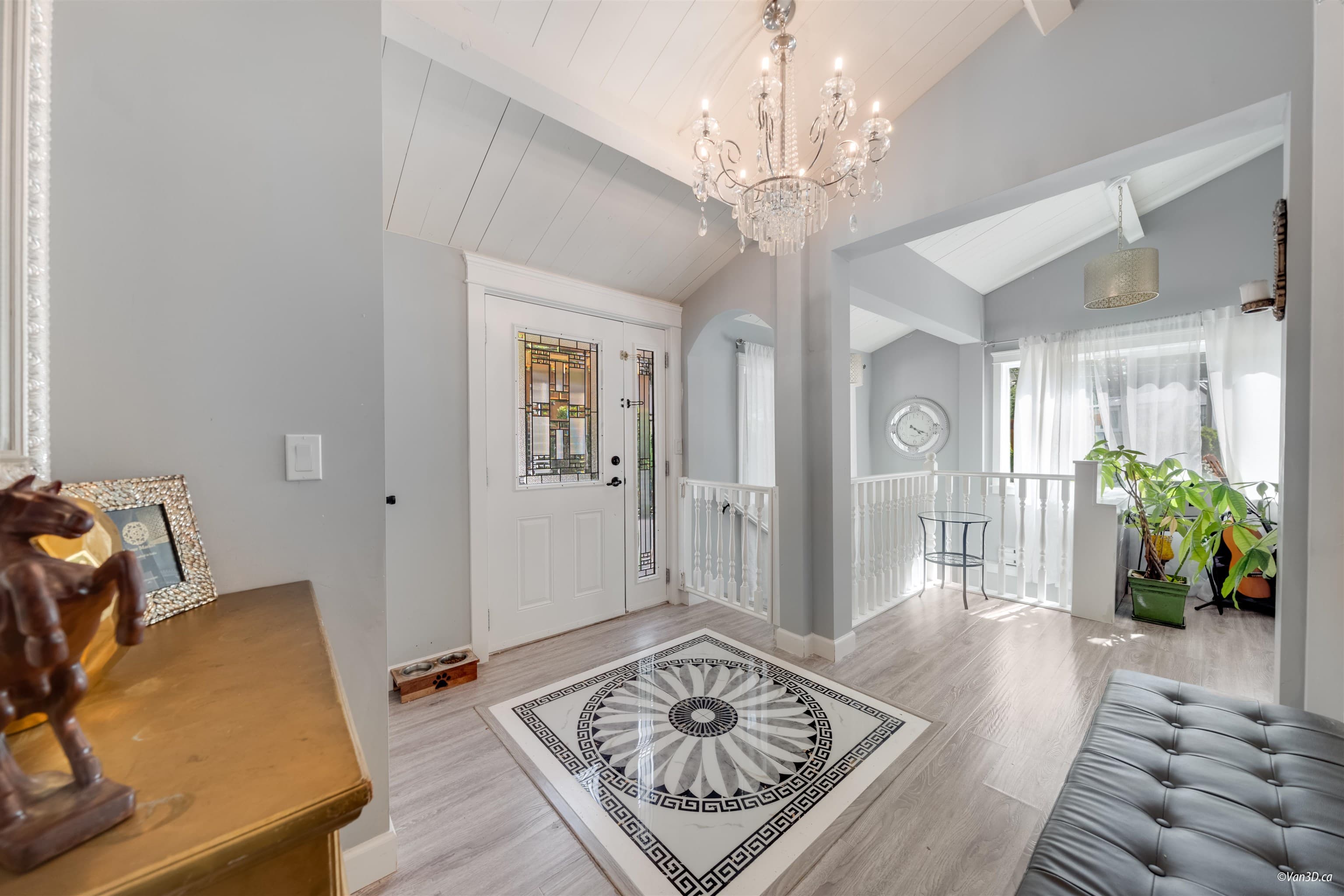 3870 Emerald Drive, North Vancouver, V7R 3B8 — photo 3
